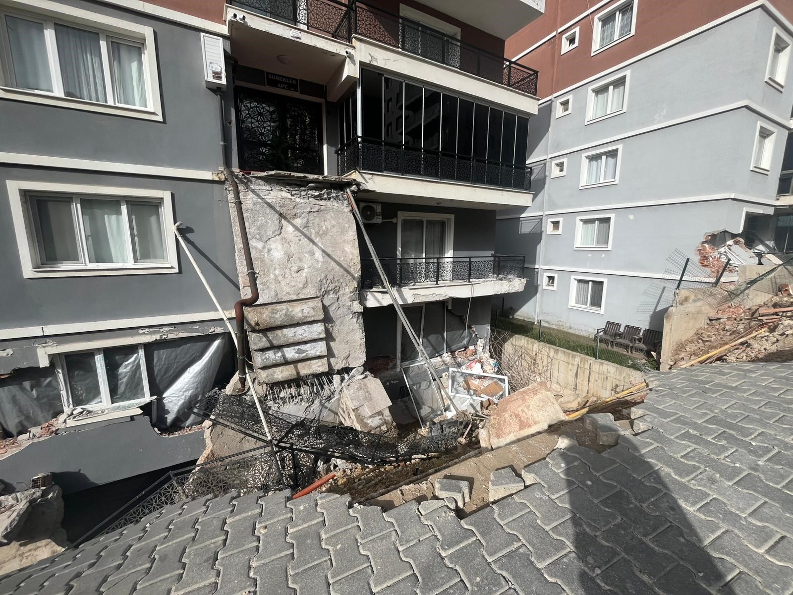 İstinat Duvarı Çöktü, Sitede Sakinlerinin Kabusu Devam Ediyor (2)