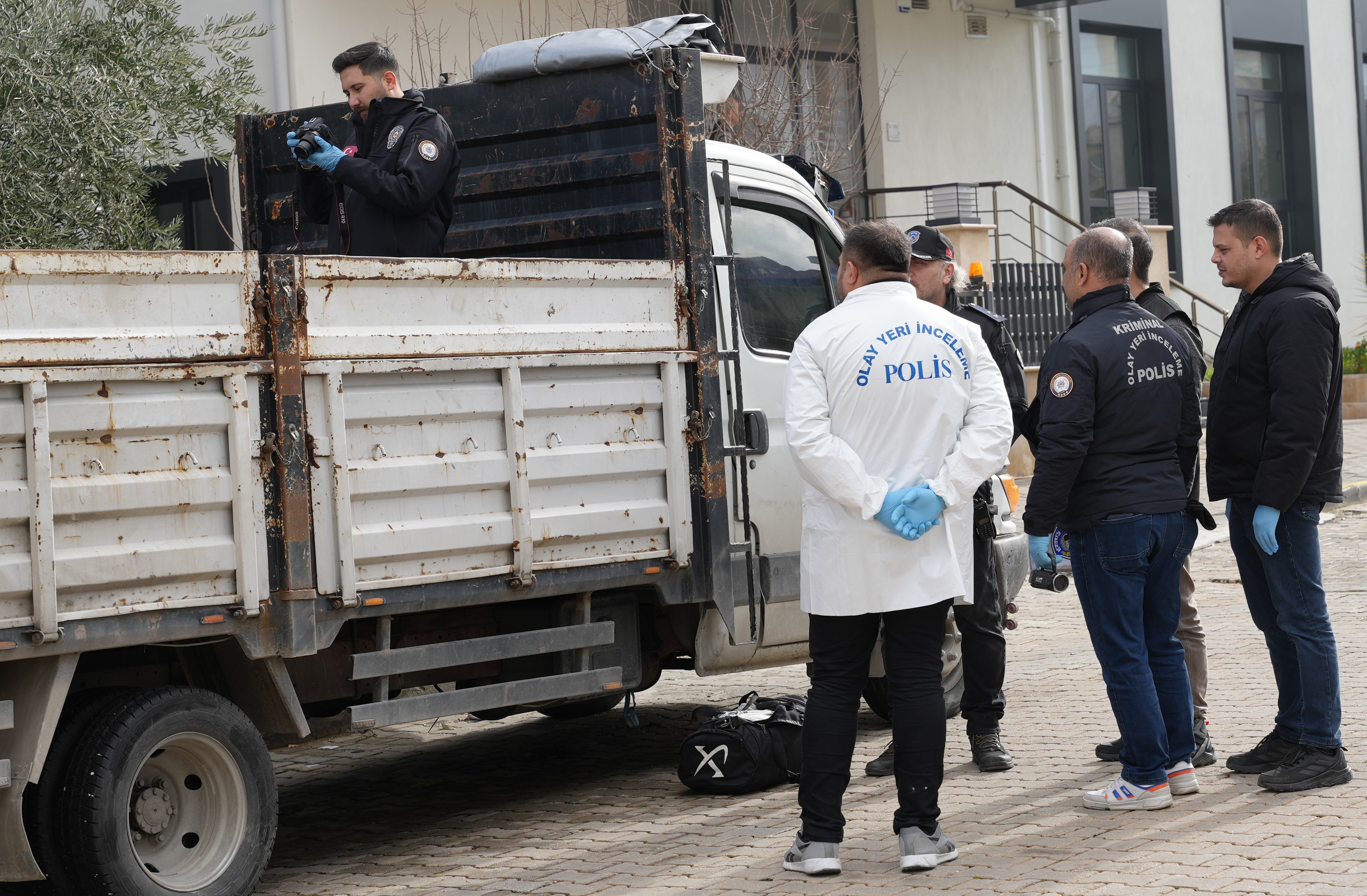 Kamyonun Içinde Cansız Bedeni Bulundu (5)