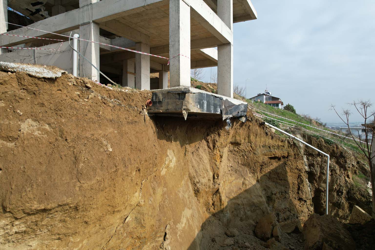 Komşu Binaları Çökme Noktasına Getiren Kazı Kaçak Çıktı (5)