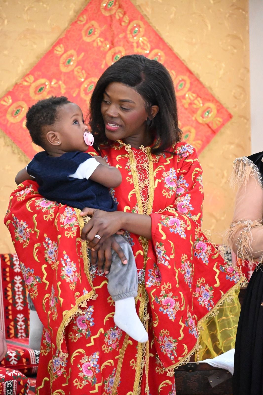 Kongolu Michelle Şalvar Giydi (2)