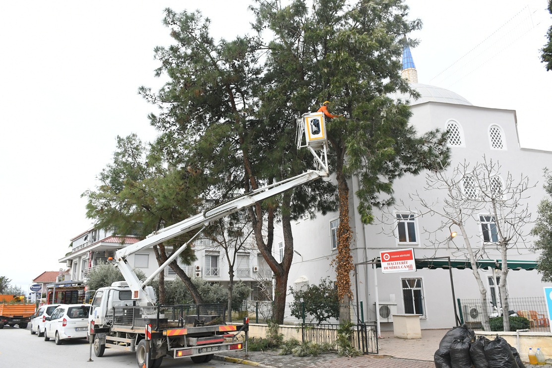 Kuşadası Belediyesi Ekipleri Ramazan Ayı Öncesi Camii Temizliği (5)