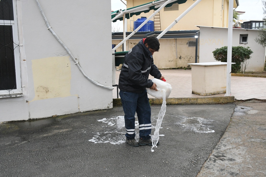 Kuşadası Belediyesi Ekipleri Ramazan Ayı Öncesi Camii Temizliği (6)