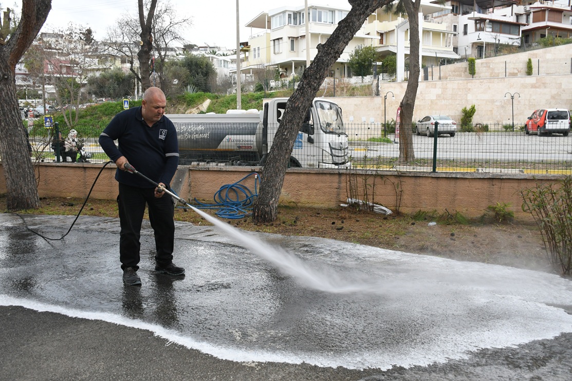 Kuşadası Belediyesi Ekipleri Ramazan Ayı Öncesi Camii Temizliği (7)