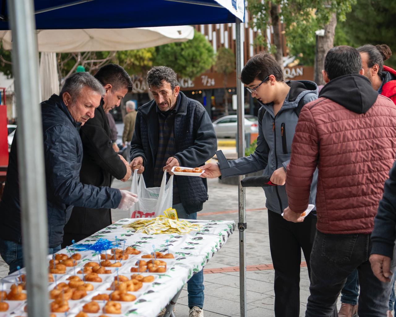 Kuşadasi Beledi̇yesi̇'nden 6 Şubat Deprem Şehi̇tleri̇ İçi̇n Kur'an Ve Lokma Hayri (4)