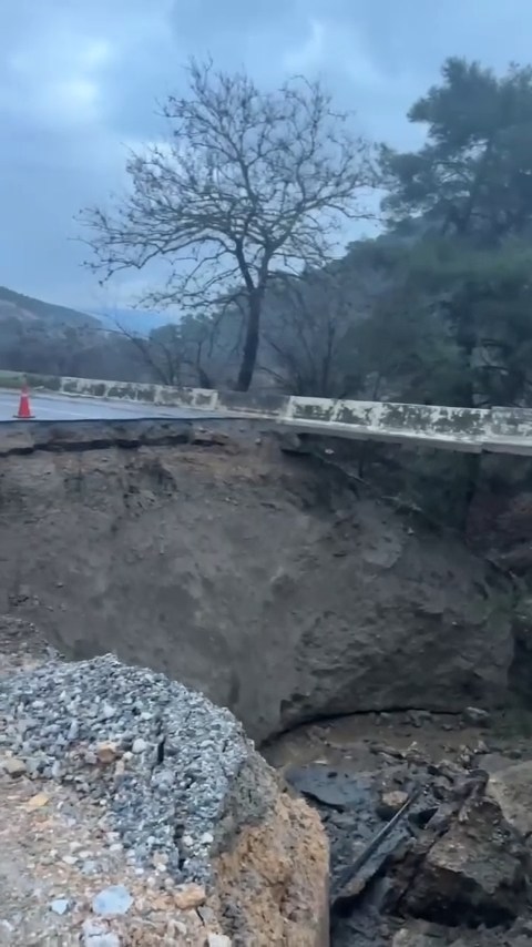 Kuşadası–Ortaklar Yolunda Çökme (2)