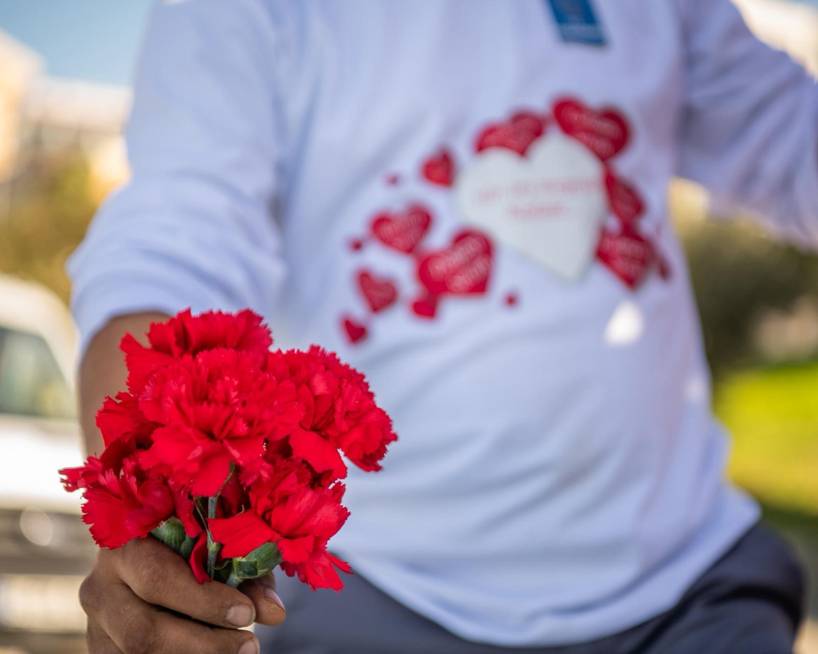 Kuşadası'nda Çöp Kamyonu Sevgi Dağıttı (3)