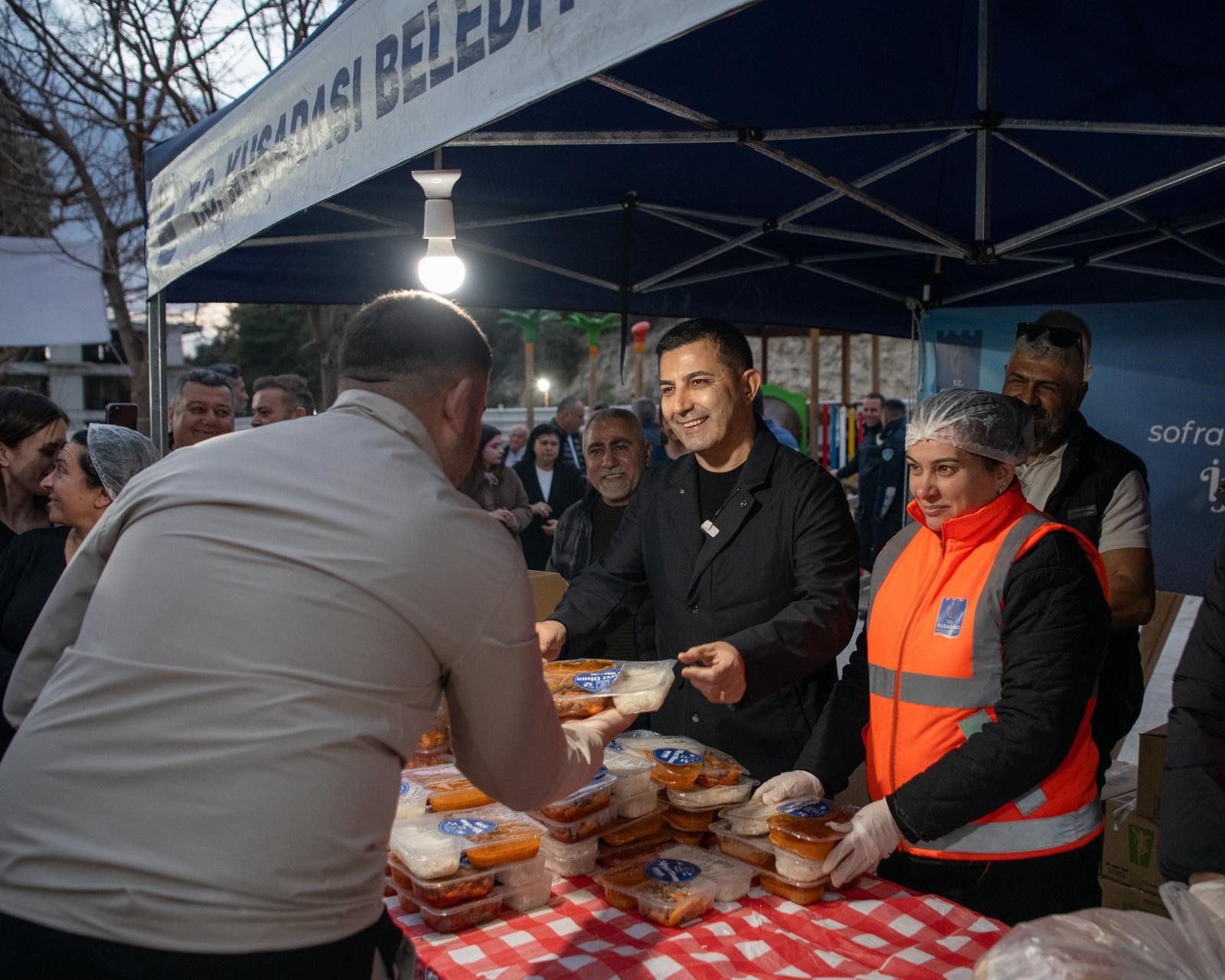 Kuşadası'nda Oruçlar Dualar Eşliğinde Açıldı (3)