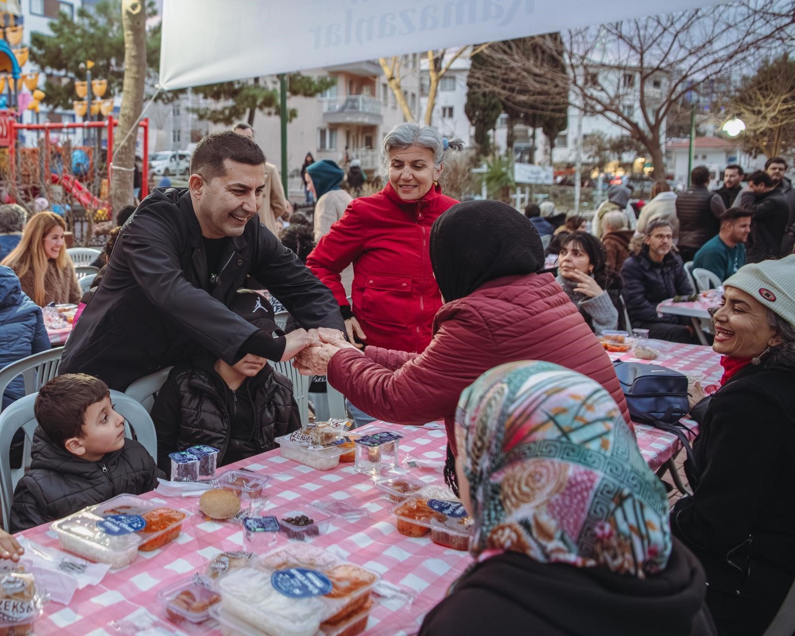 Kuşadası'nda Oruçlar Dualar Eşliğinde Açıldı (4)