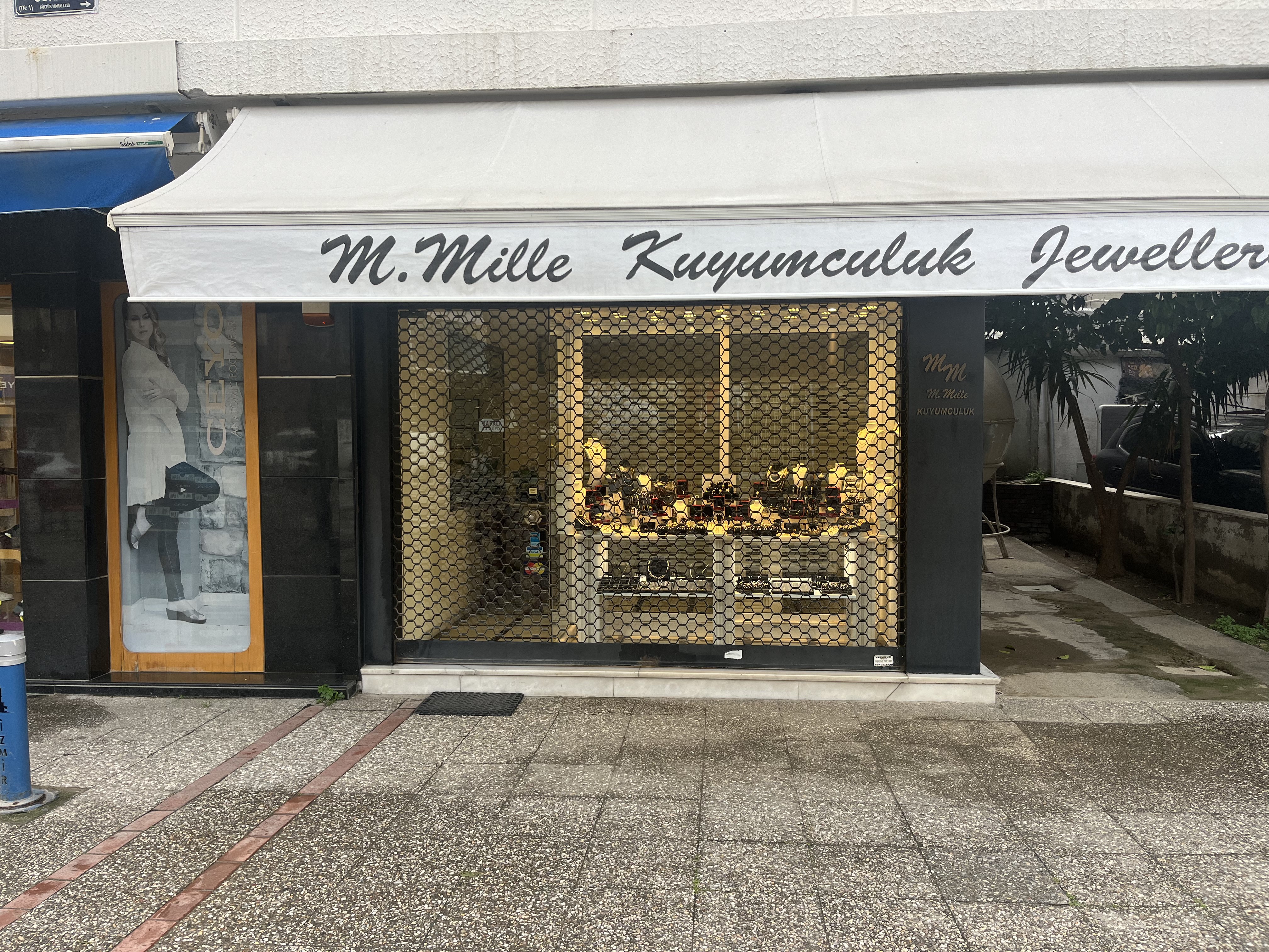 Kuyumcuya Silahlı Soygun Girişimi (3)