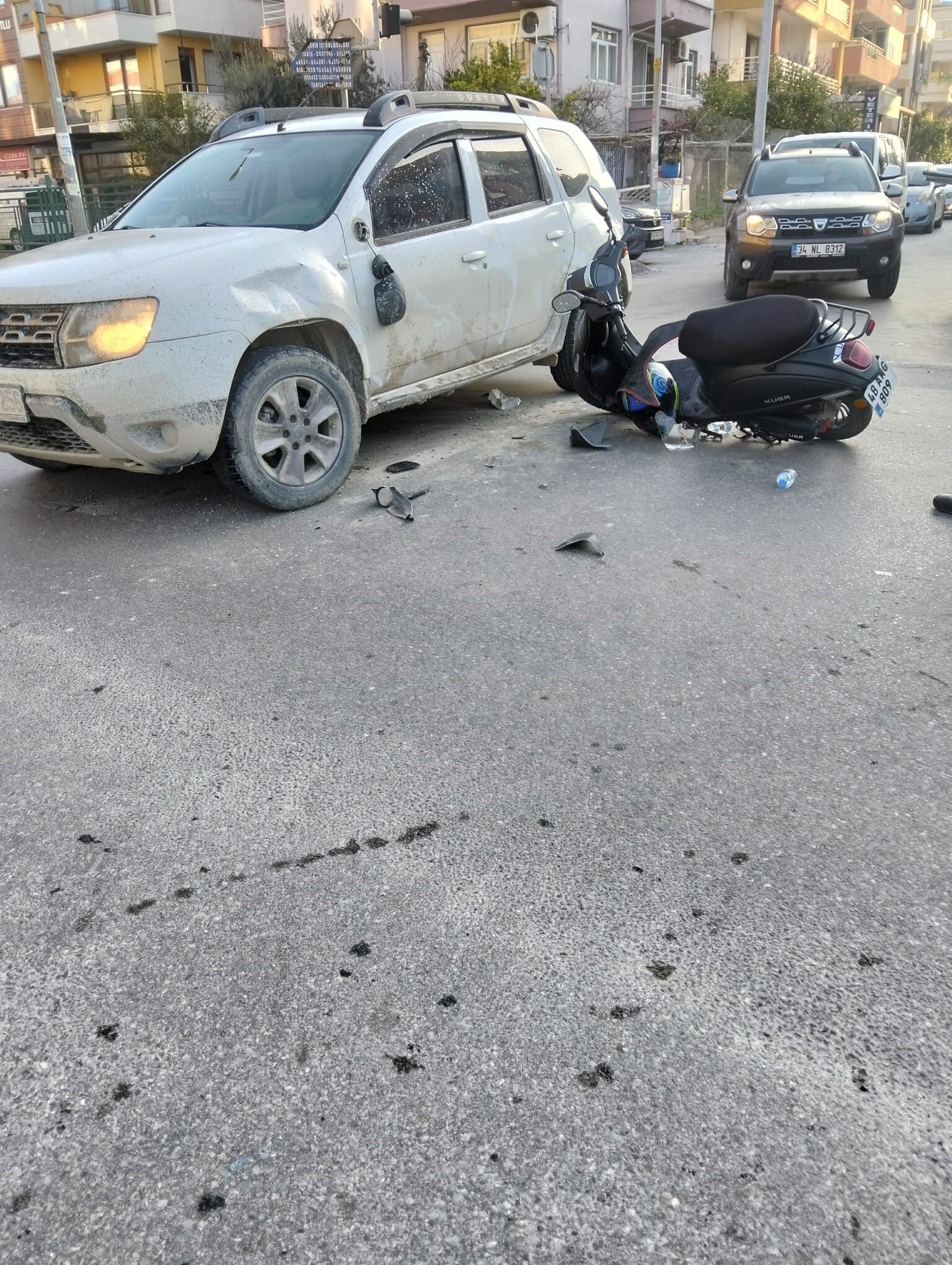 Motosikletle Otomobil Çarpıştı (3)