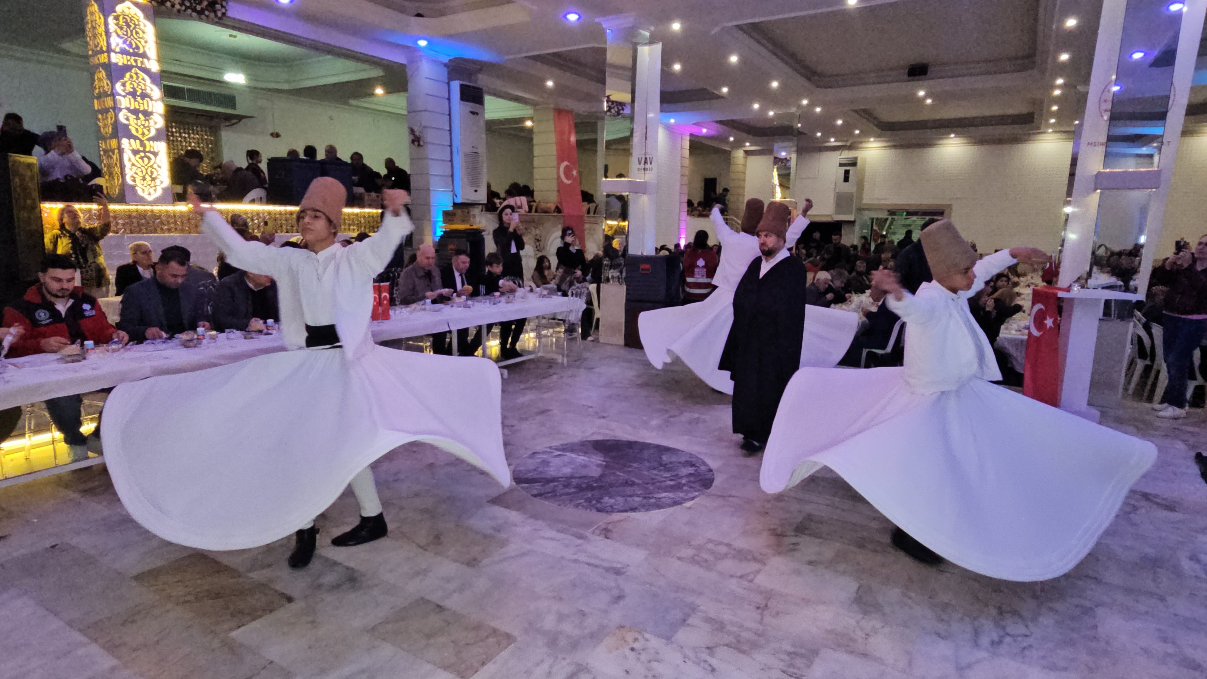 Nazilli'de Vatandaşlar Vakıflar Müdürlüğü'nün Iftarında Buluşuyor (7)