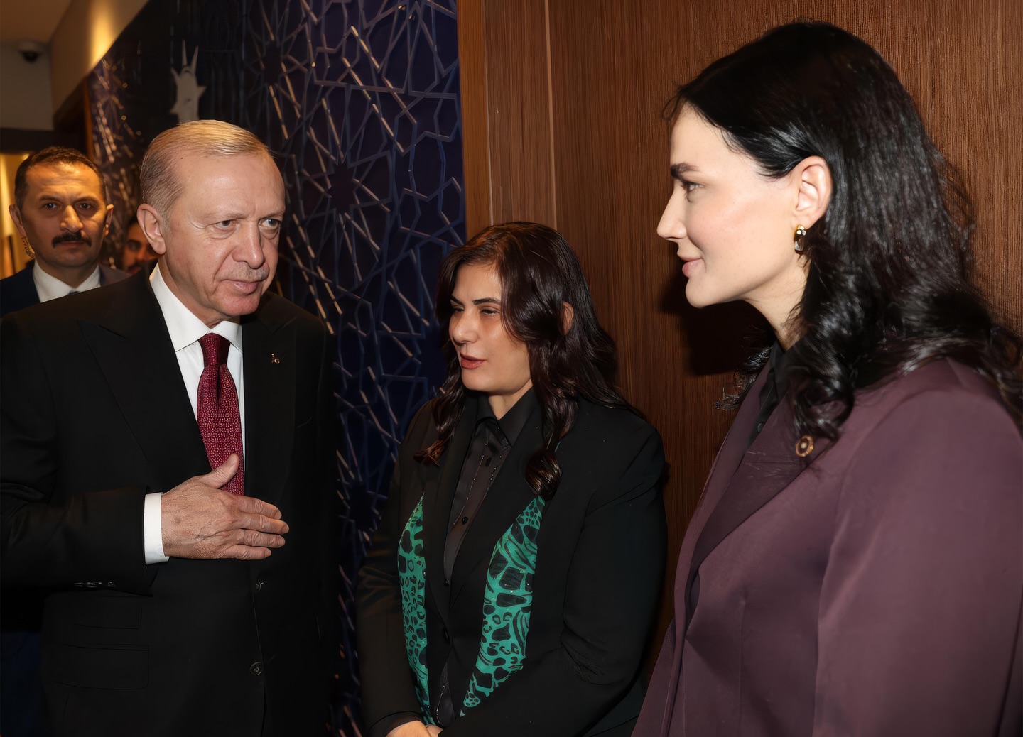 Özlem Çerçioğlu Cumhurbaşkanı Erdoğan’ı Karşıladı (2)