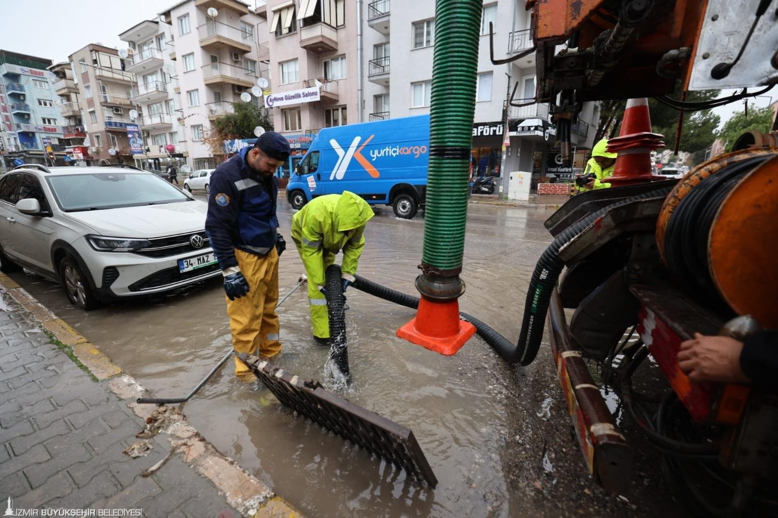 Sağanak Fena Vurdu (1)