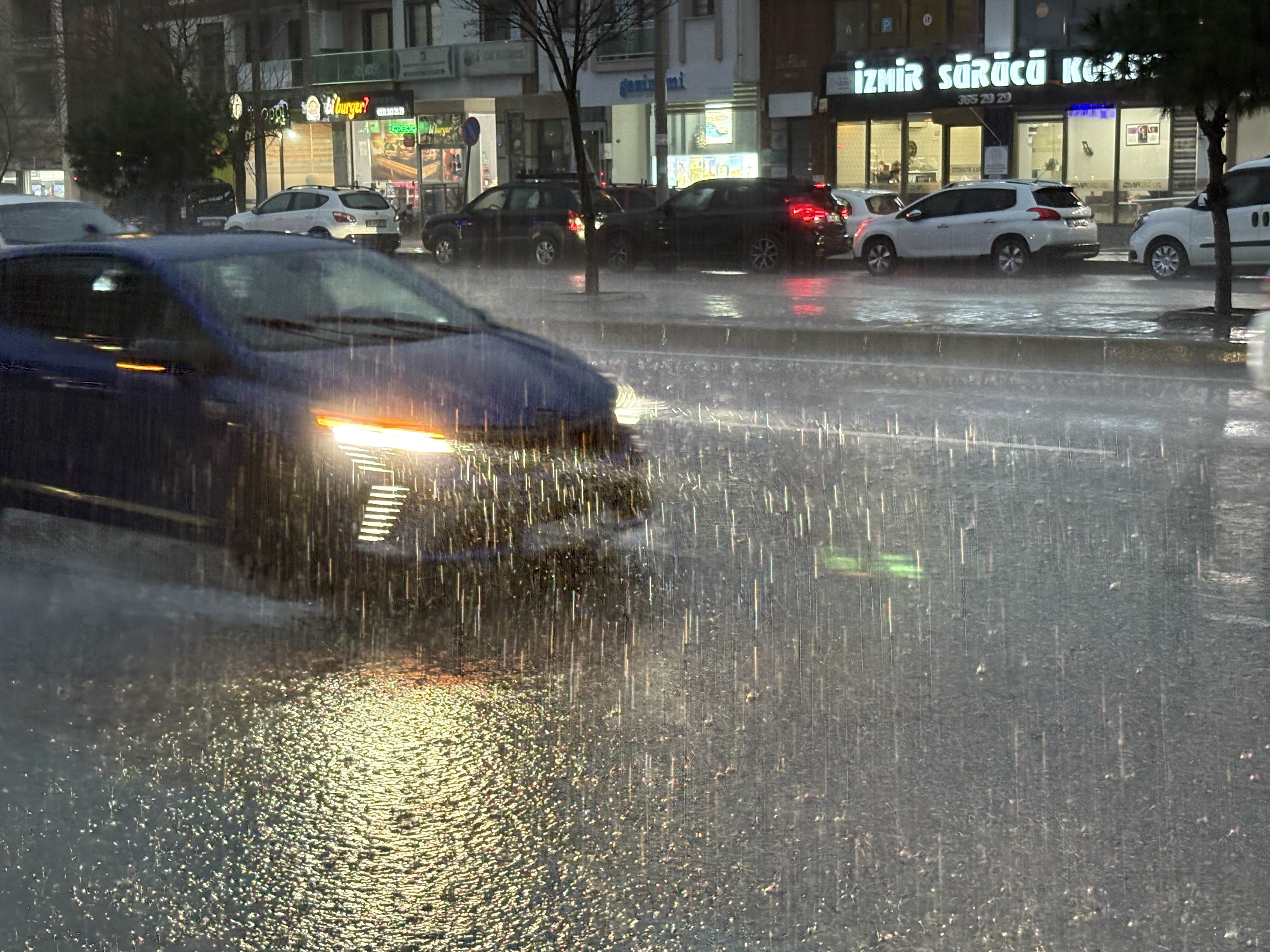 Sağanak Fena Vurdu (4)