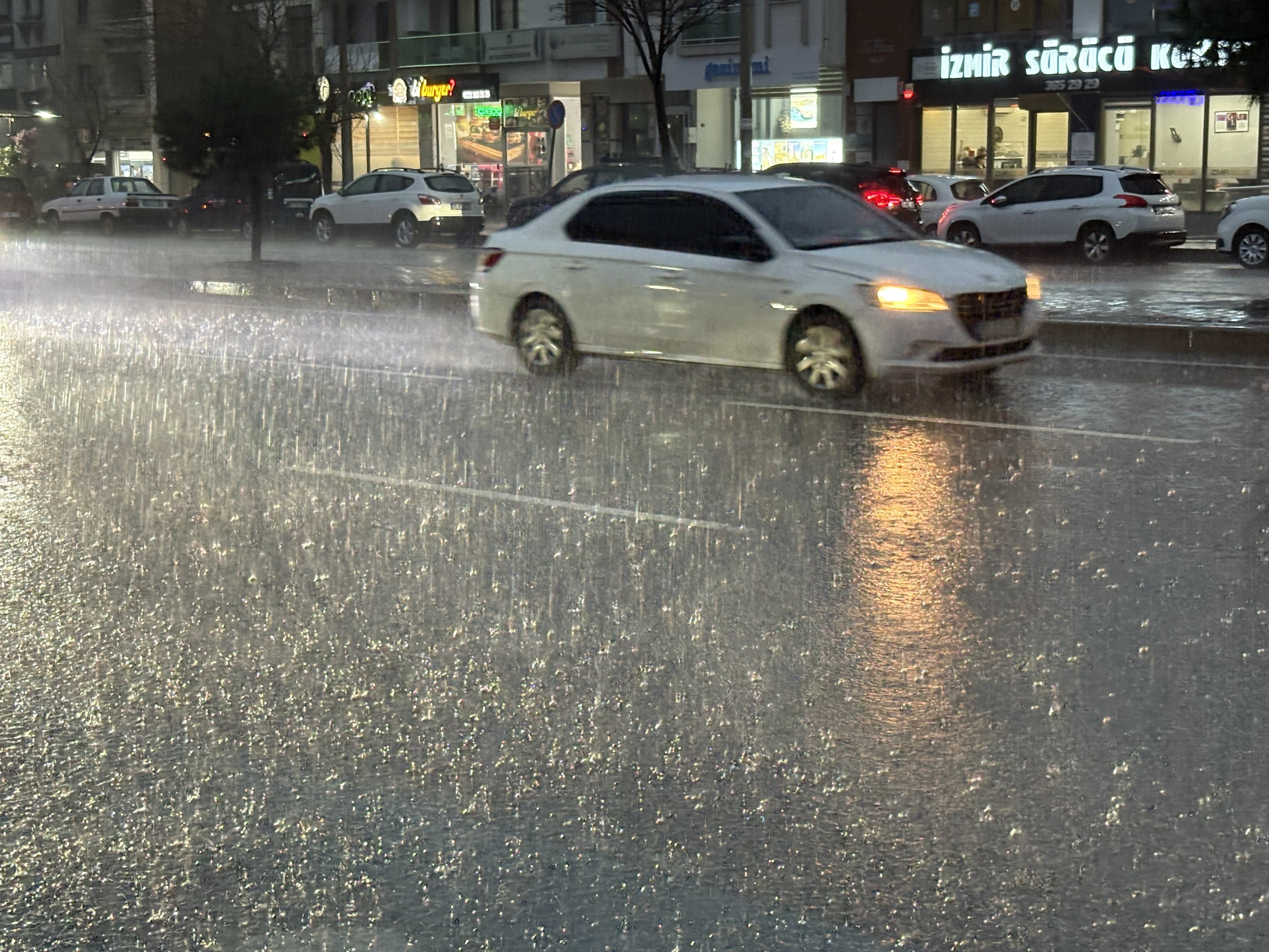 Sağanak Fena Vurdu (5)