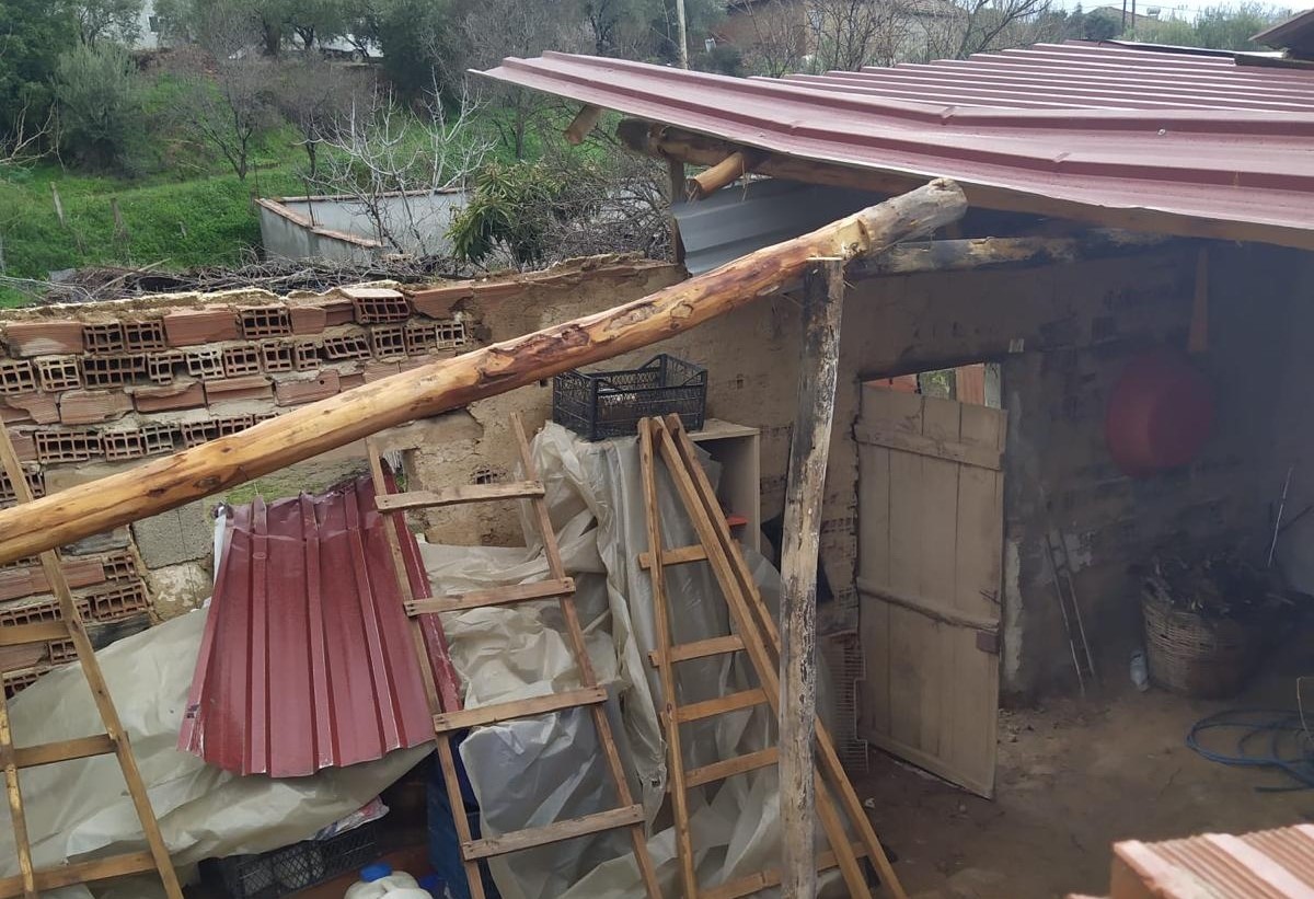 Sağanak Ve Fırtına Çatıları Uçurdu (3)