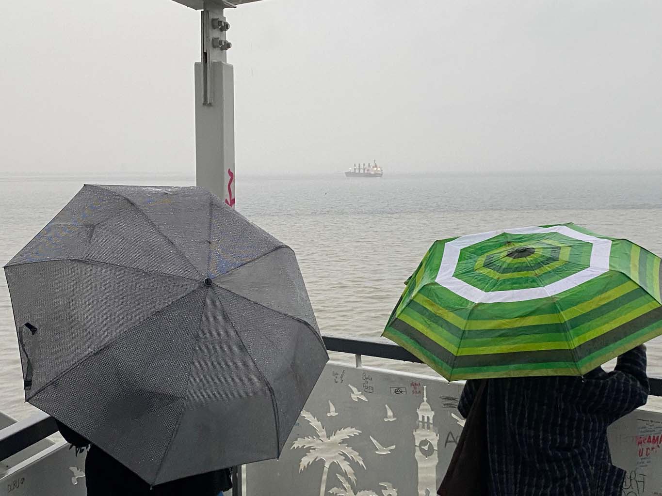 Sağanak Yağış Hayatı Olumsuz Etkiledi.. Caddeler Göle Döndü (4)-1