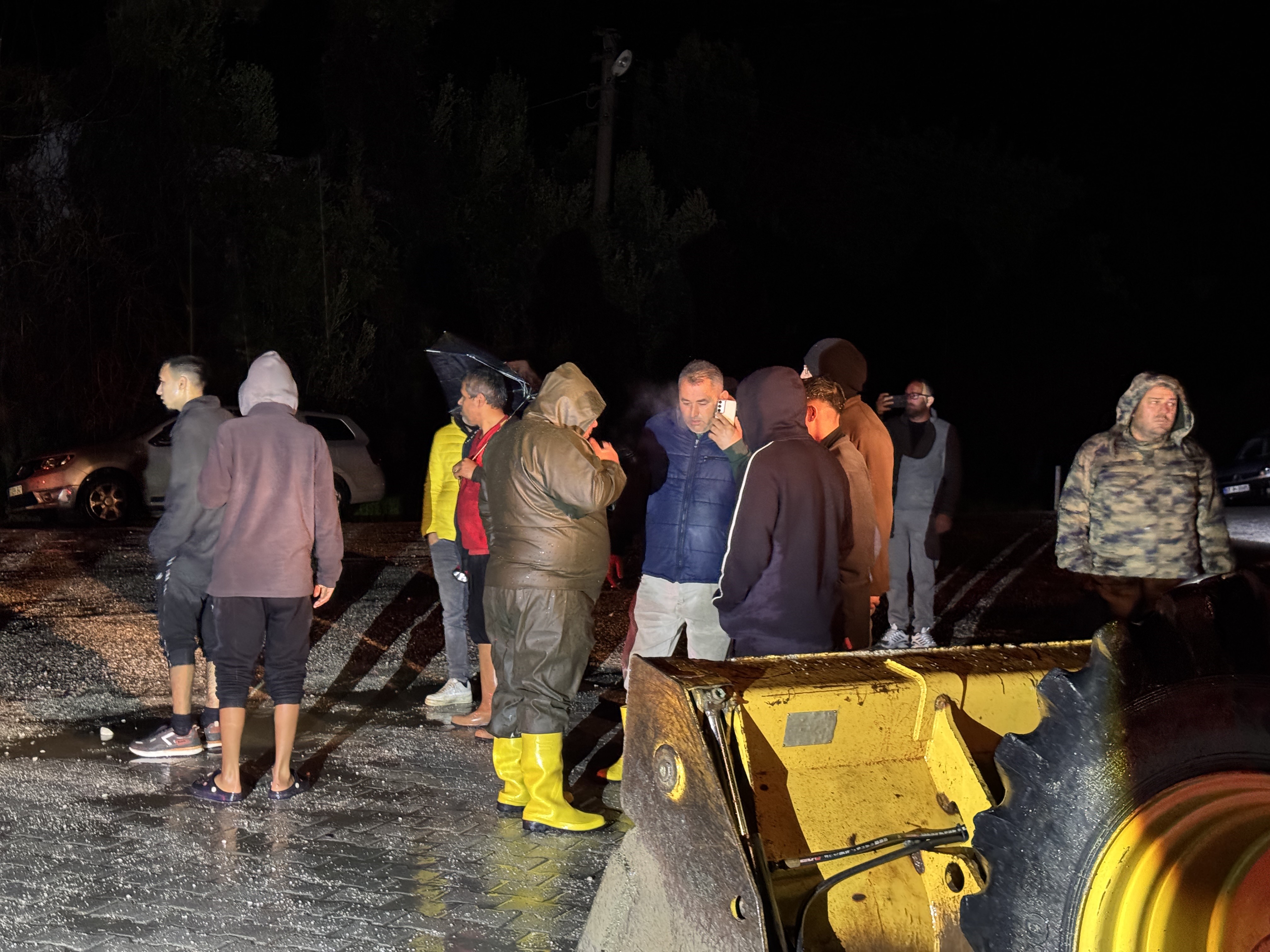 Sağanak Yağış Nedeniyle Evlerinden Oldular (1)