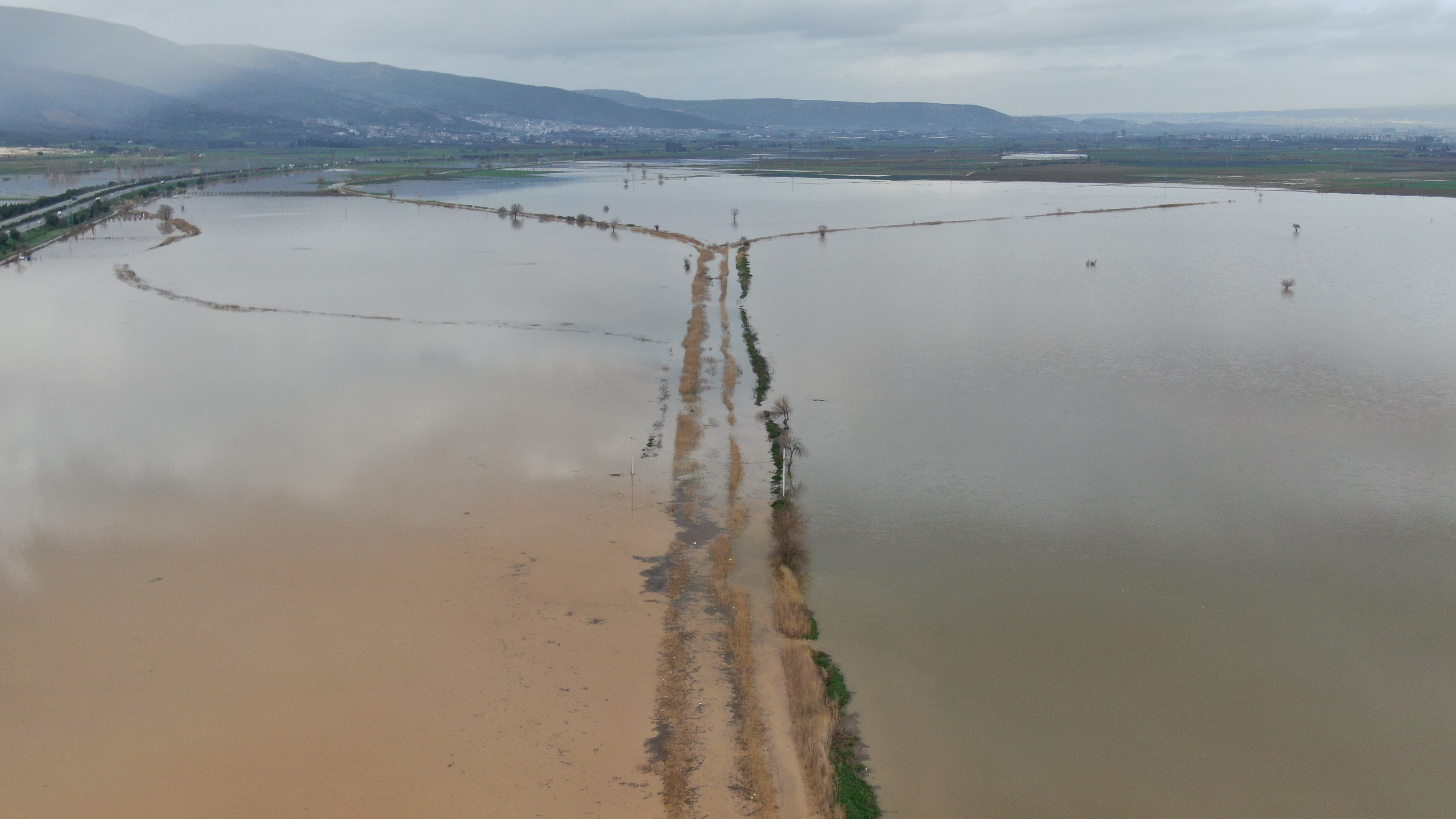 Sağanak Yağış Sonrası Tarlalar, Evler Sular Altında Kaldı (11)