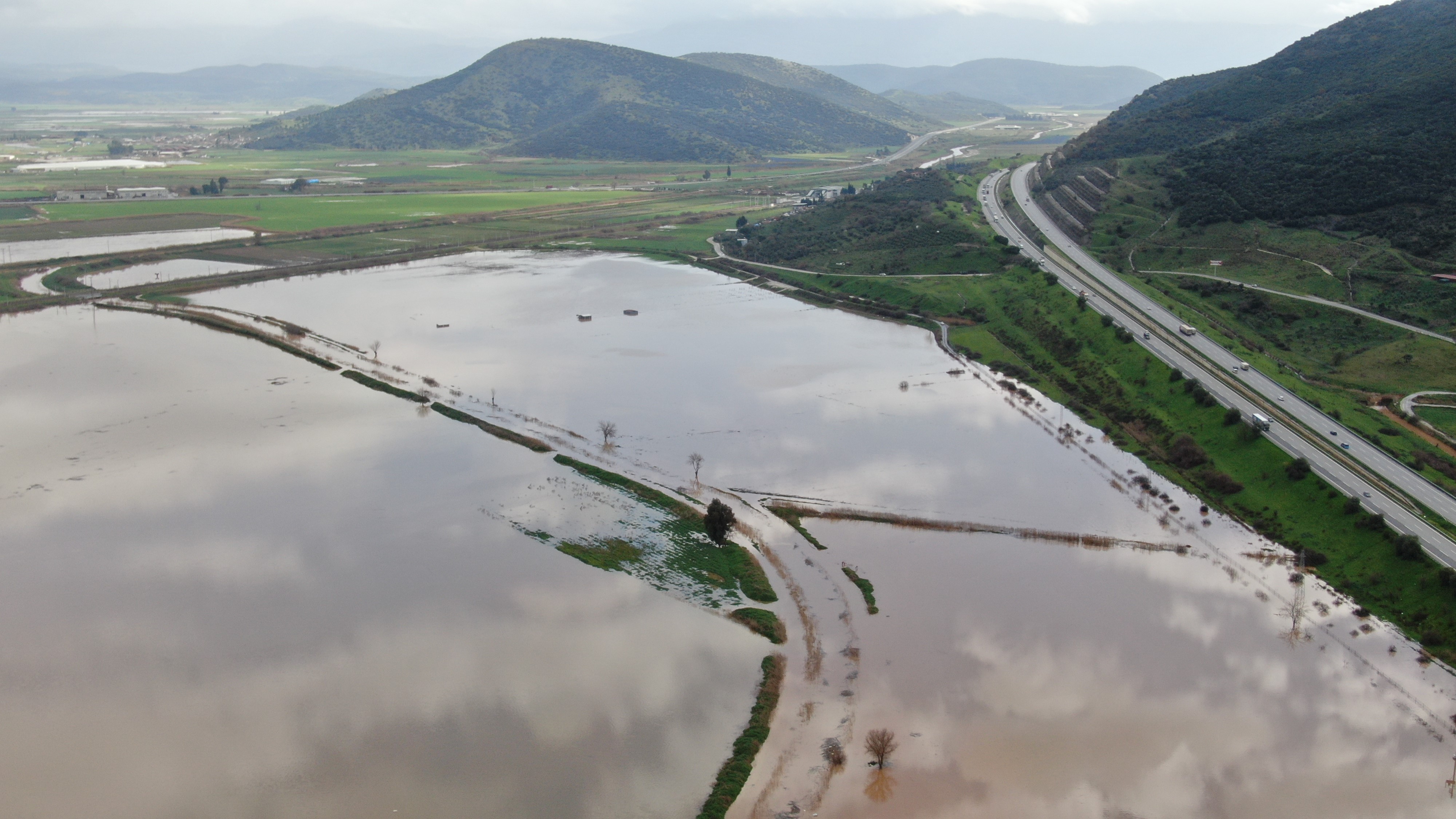 Sağanak Yağış Sonrası Tarlalar, Evler Sular Altında Kaldı (12)