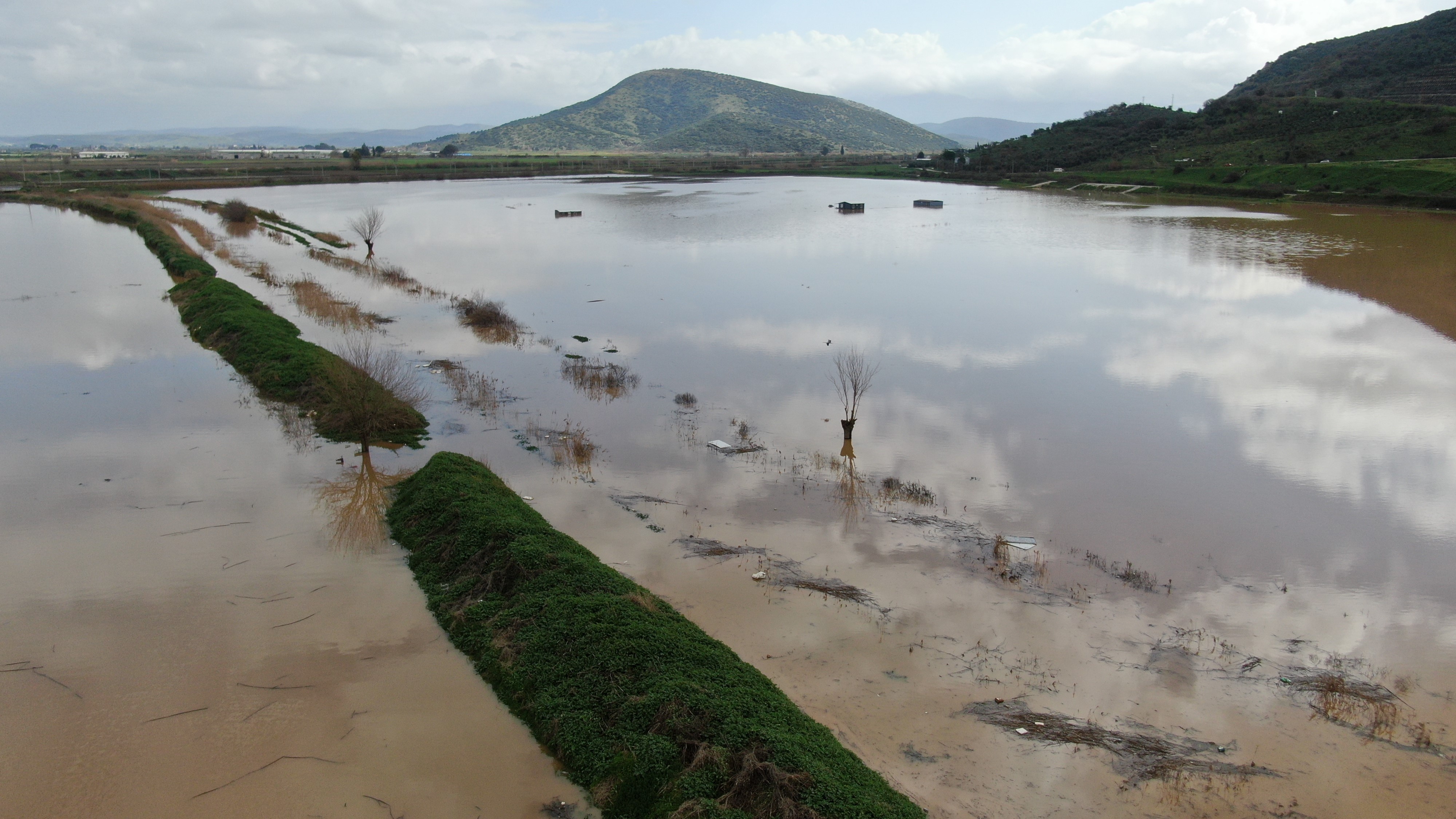 Sağanak Yağış Sonrası Tarlalar, Evler Sular Altında Kaldı (13)