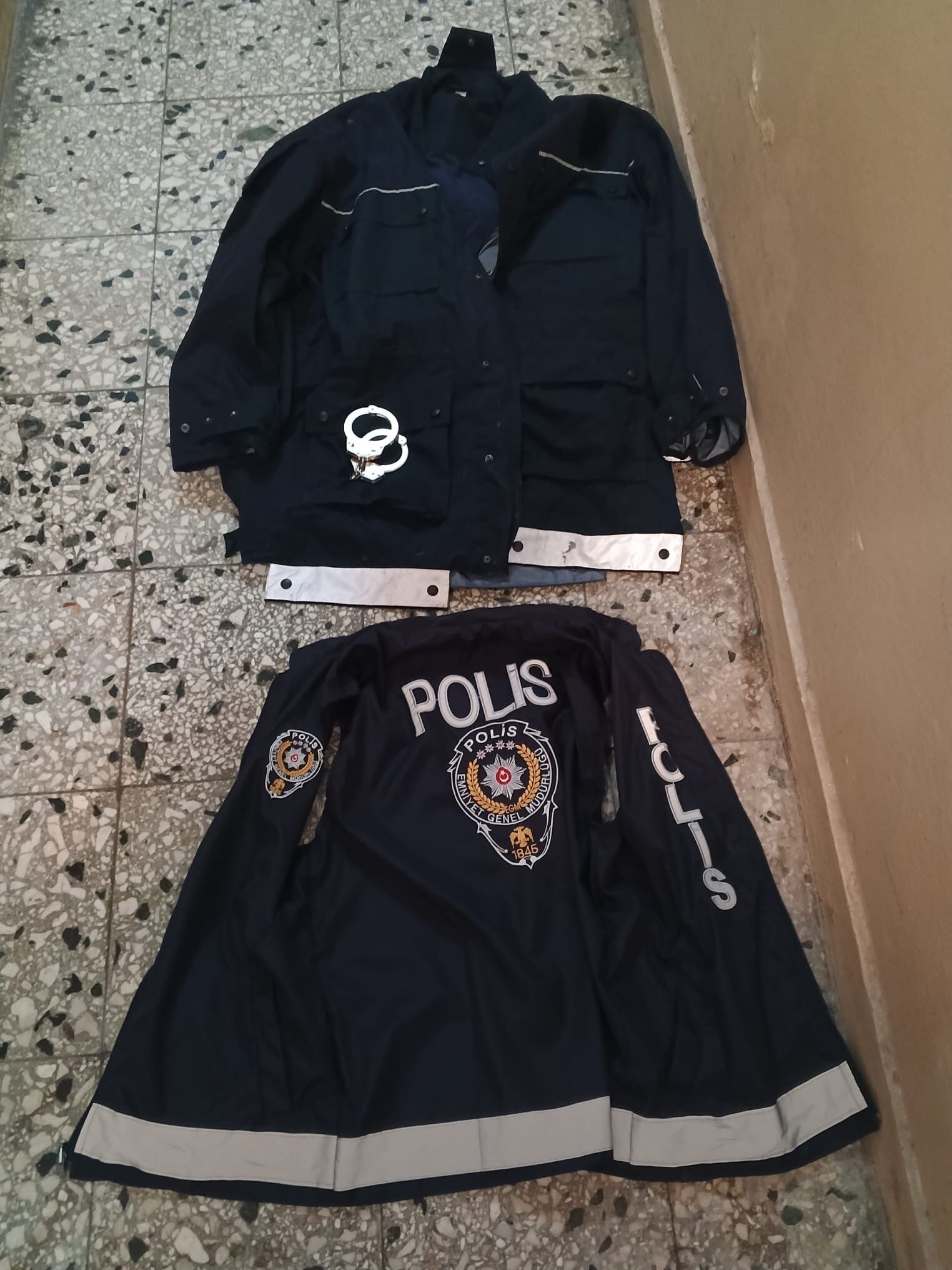 Sahte Polisler Öğrencileri Rehin Aldı (3)