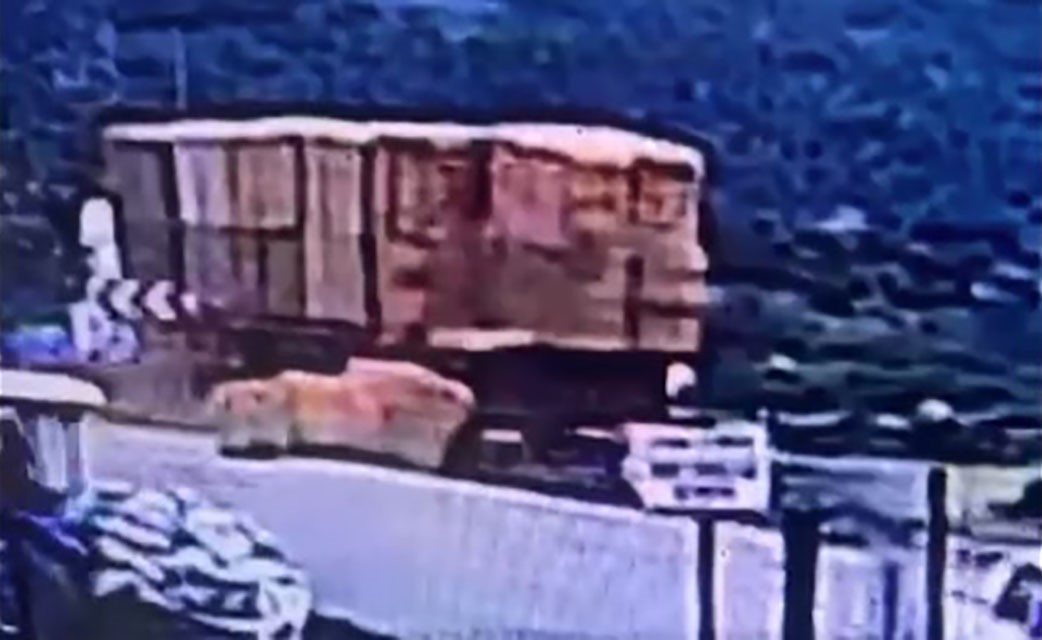 Saman Balyalarının Altında Kalan Adam Hayatını Kaybetti (2)