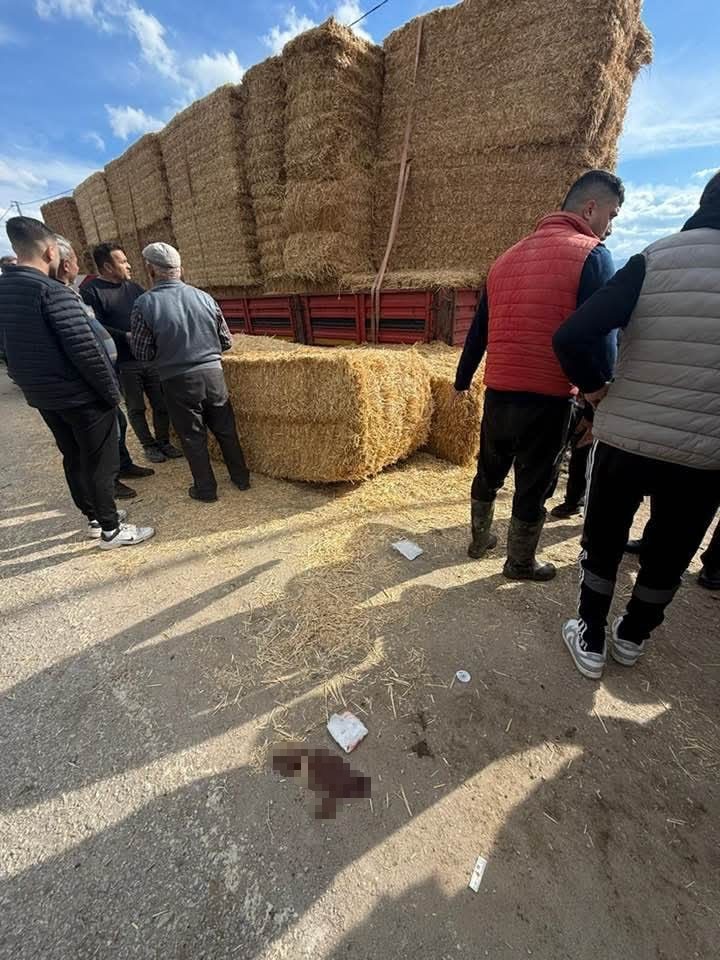 Saman Balyalarının Altında Kalan Adam Hayatını Kaybetti (4)