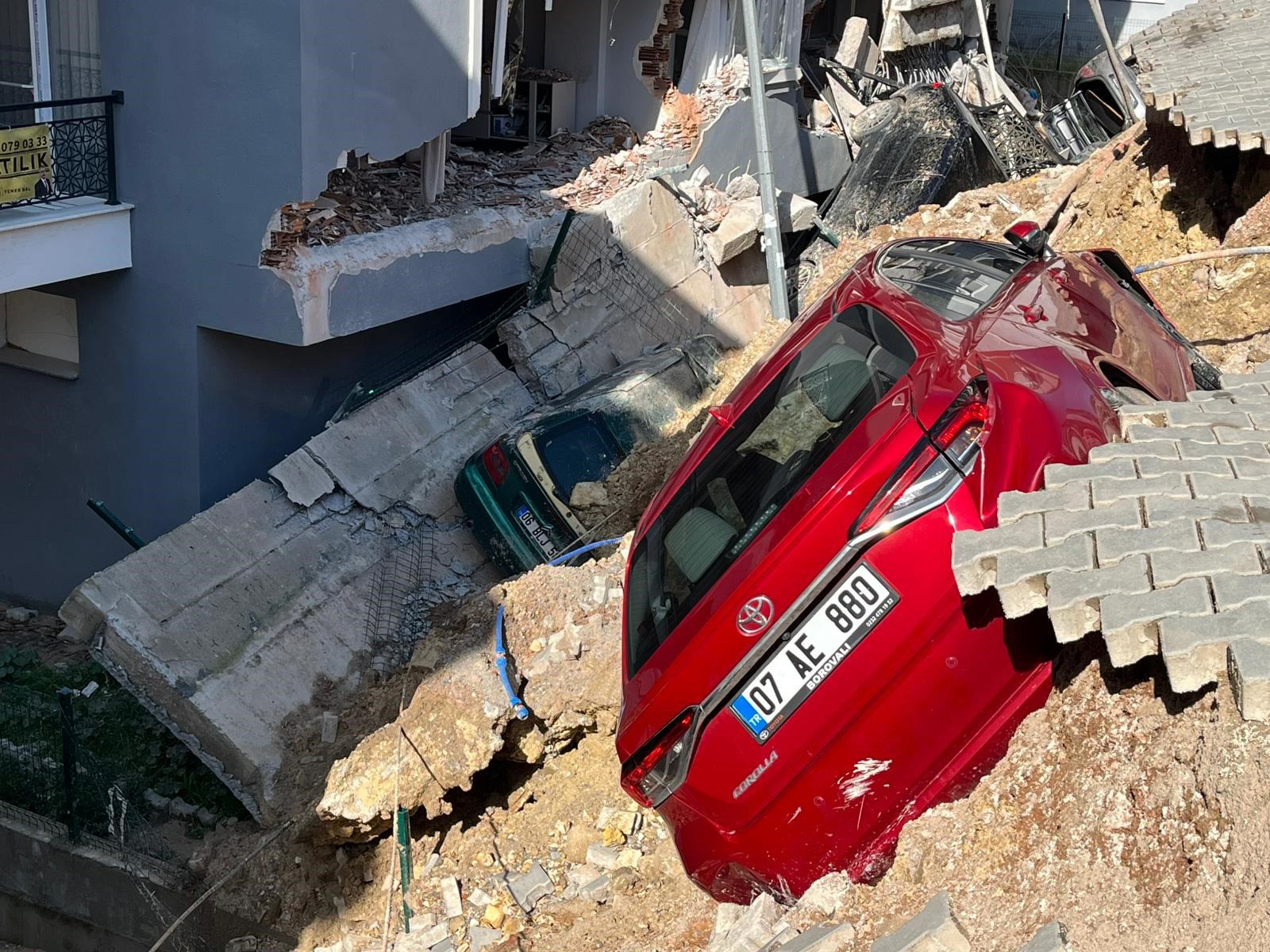 Site Sakinleri Kabusu Yaşadı, 151 Kişi Tahliye Edildi (4)