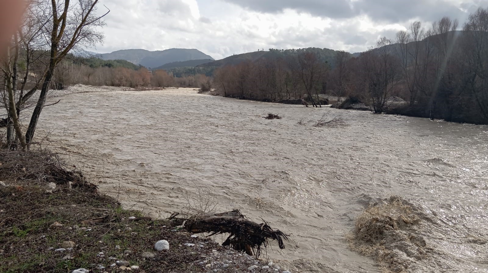 Su Seviyesi Artan Derelerde Köprüler Zarar Gördü (3)