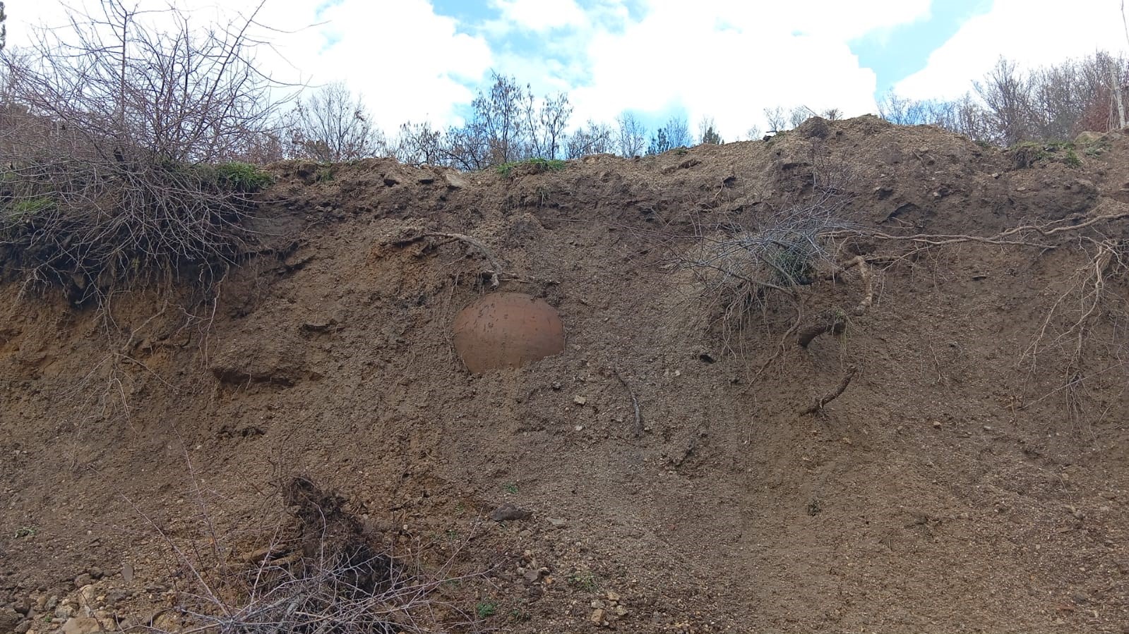 Toprak Kaydı, Altından Tarihi Küp Çıktı (2)