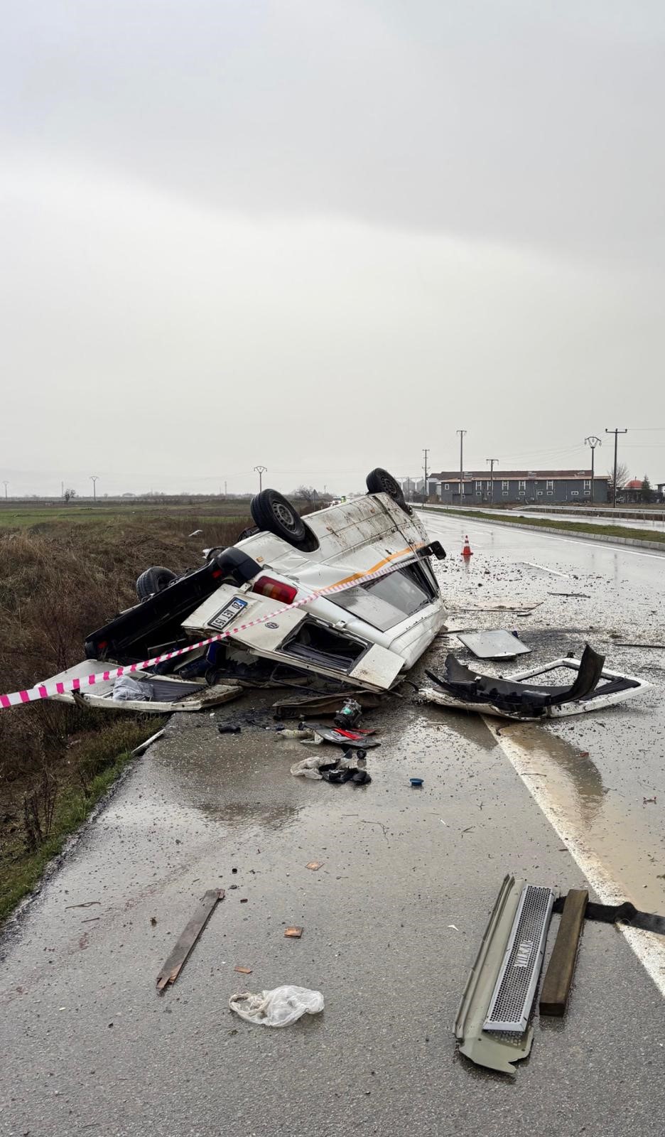 Yağış Sonrası Kayganlaşan Yolda Taklalar Attı (2)