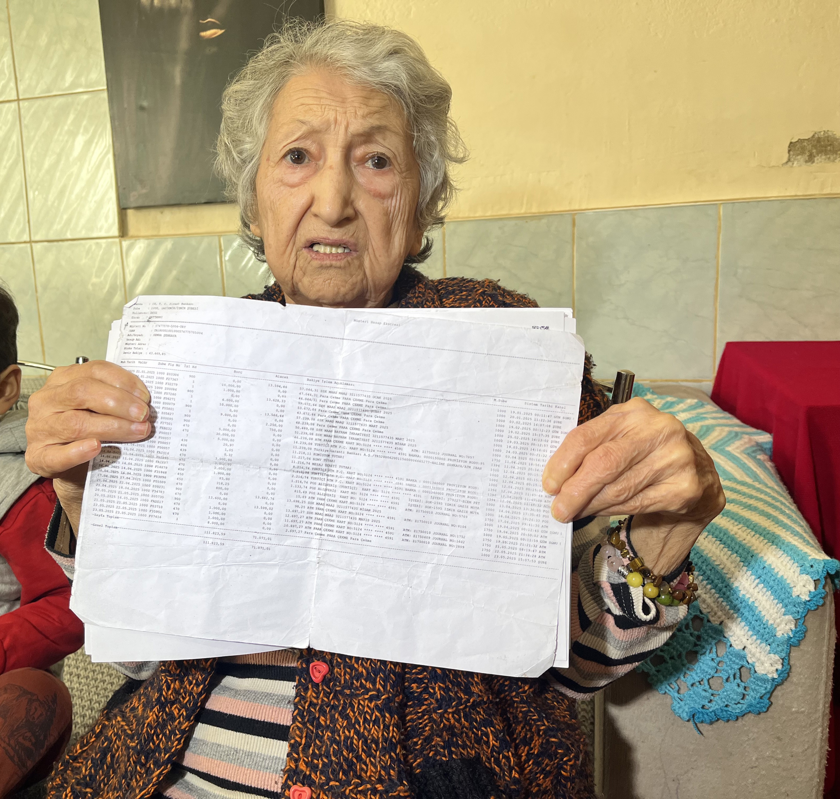 Yaşlı Kadına Torunu Ve Karısı Yapmadığını Bırakmadı (2)