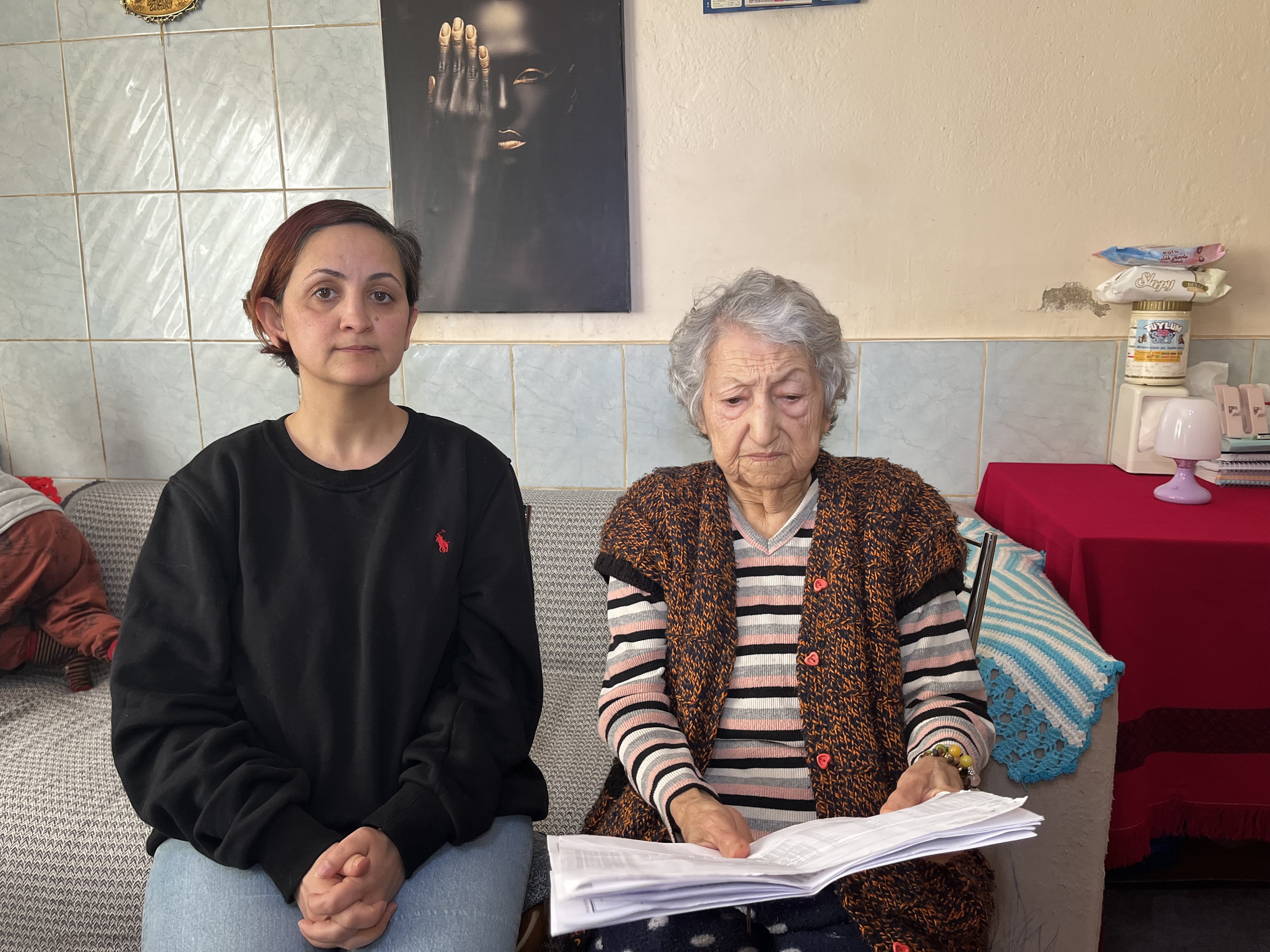 Yaşlı Kadına Torunu Ve Karısı Yapmadığını Bırakmadı (5)