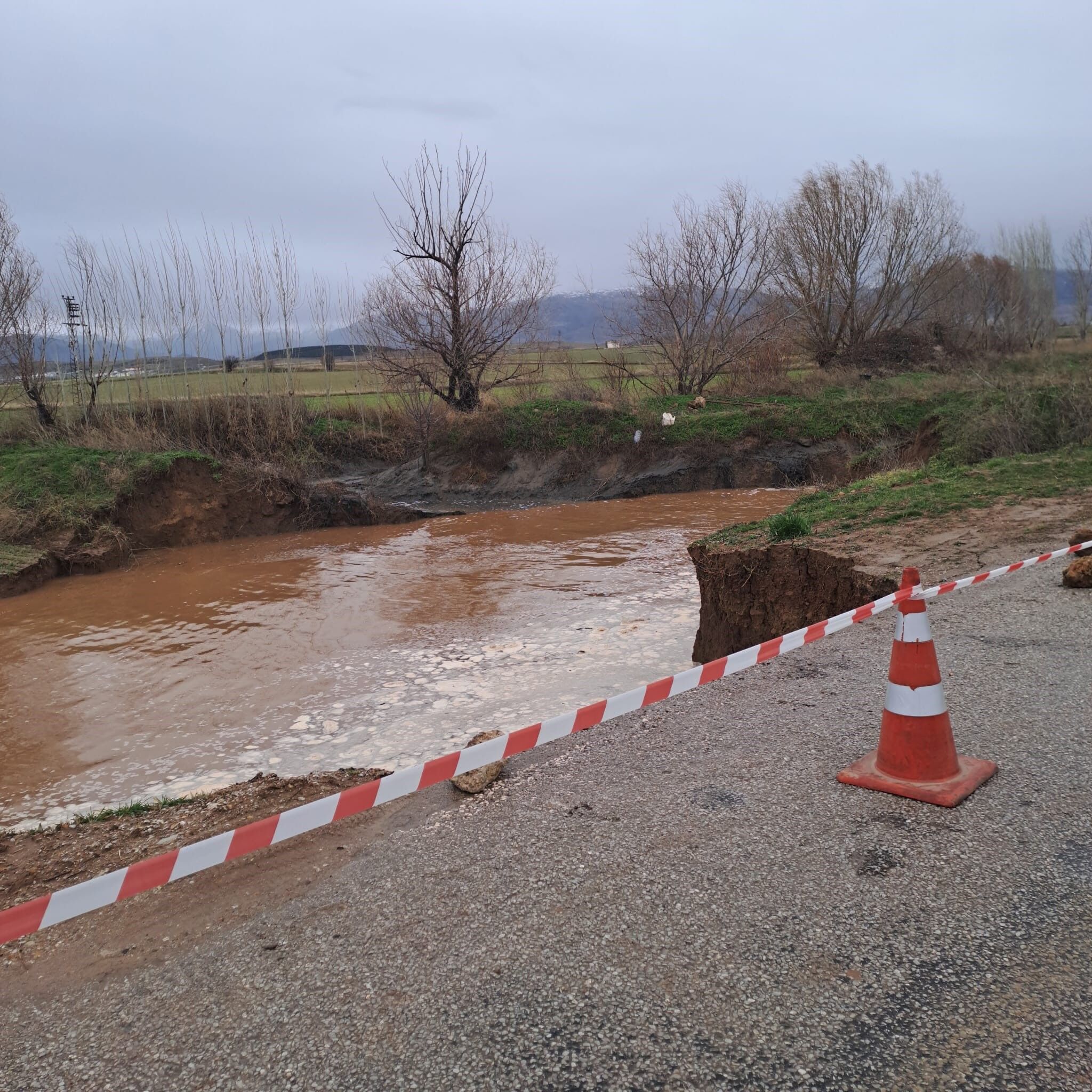 Yol Çöktü, 25 Metre Çukur Oluştu (5)