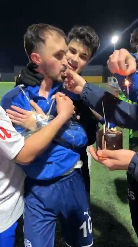 Arkadaşlarını Koli Bandıyla Bağlayıp Sirkeyle Yıkadılar (3)