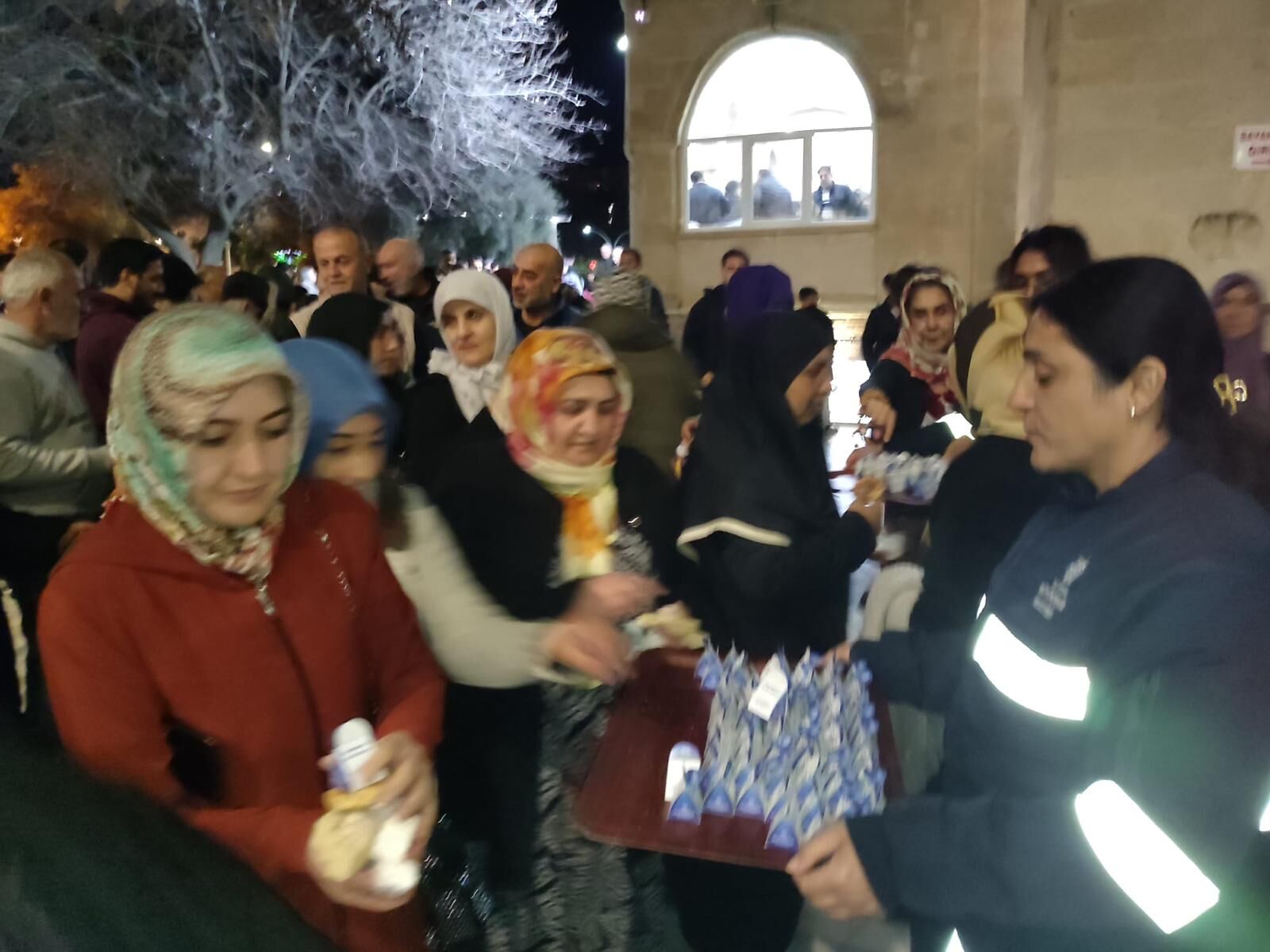Aydın Büyükşehir Belediyesi’nden Kadir Gecesi’nde Lokum Ikramı (6)
