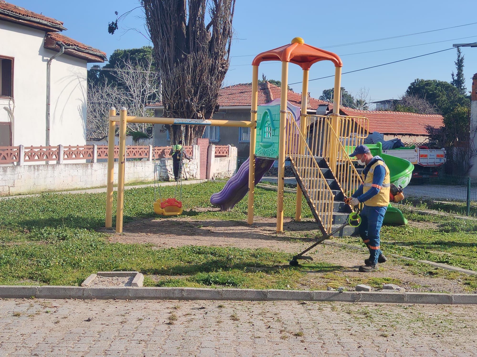 Aydın Büyükşehir’den Parklarda Eş Zamanlı Çalışma (3)