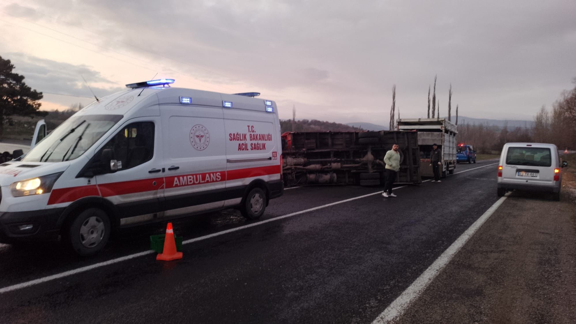 Aydın Plakalı Pazarcı Kamyoneti Takla Attı (2)