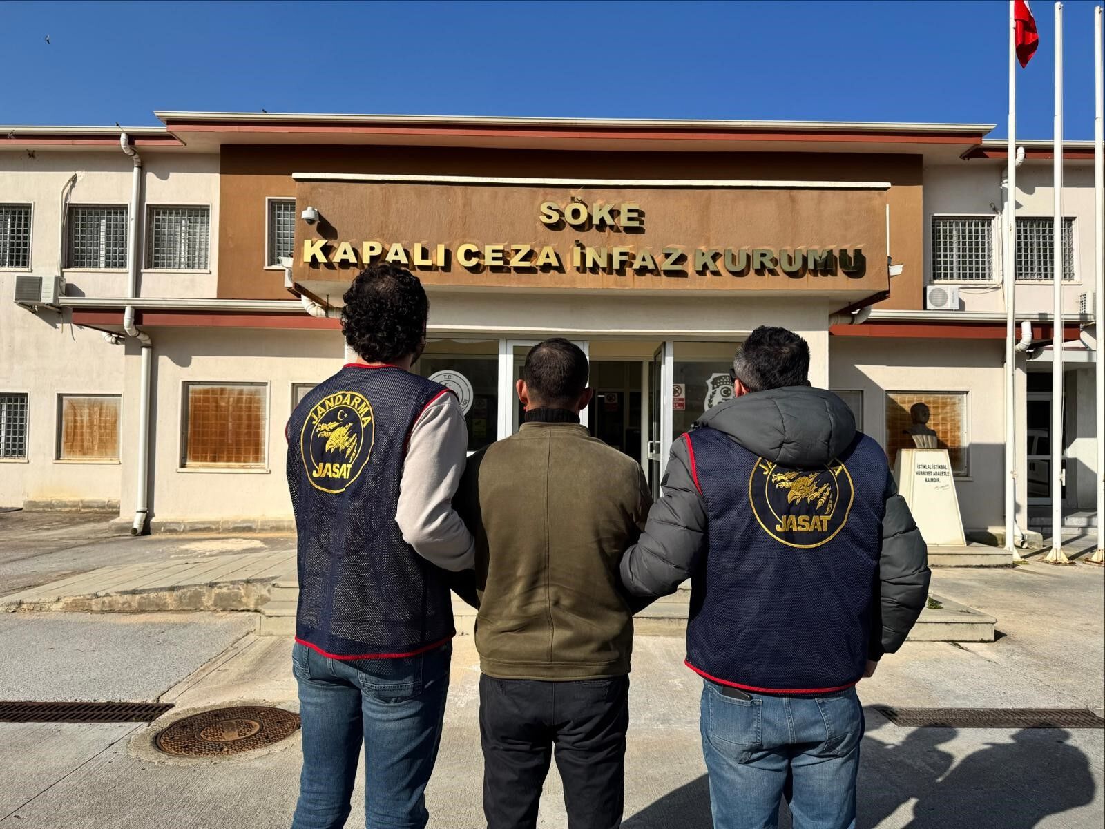 Aydın’da 3 Kişi Jandarma Tarafından Yakalandı (3)
