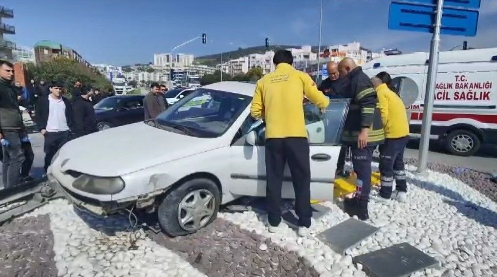 Aydın’da 73 Yaşındaki Sürücü Ters Yönden Çıkınca Kaza Yaptı (2)