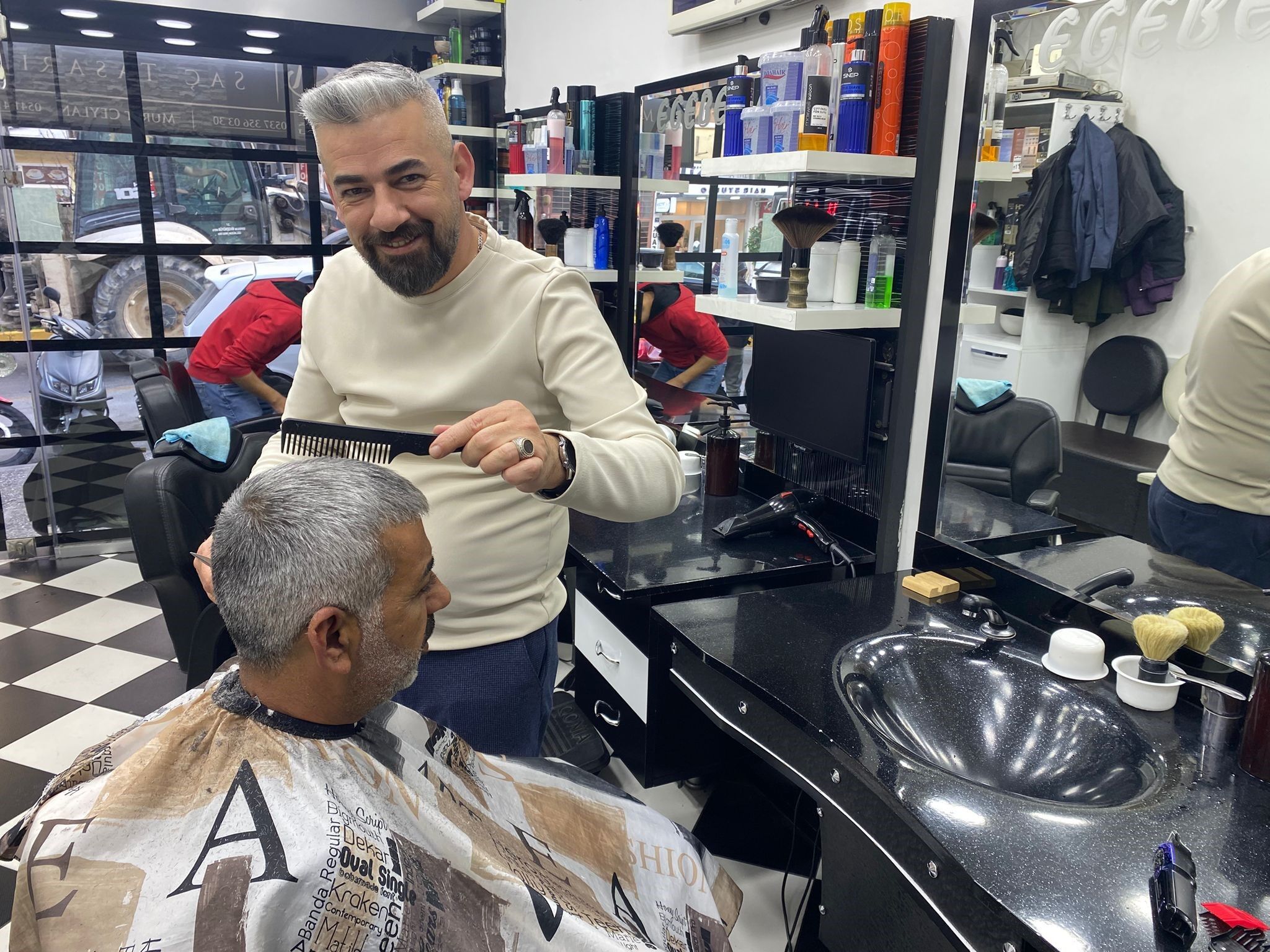 Aydın’da Berberlerde Yoğunluk (2)