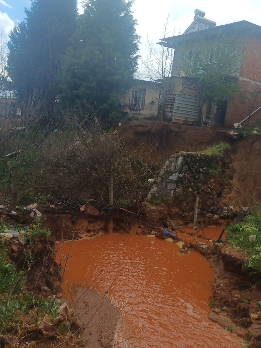 Aydın’da Çakırlar Çayı Taştı, Yıkılma Riski Olan Ev Tahliye Edildi (4)