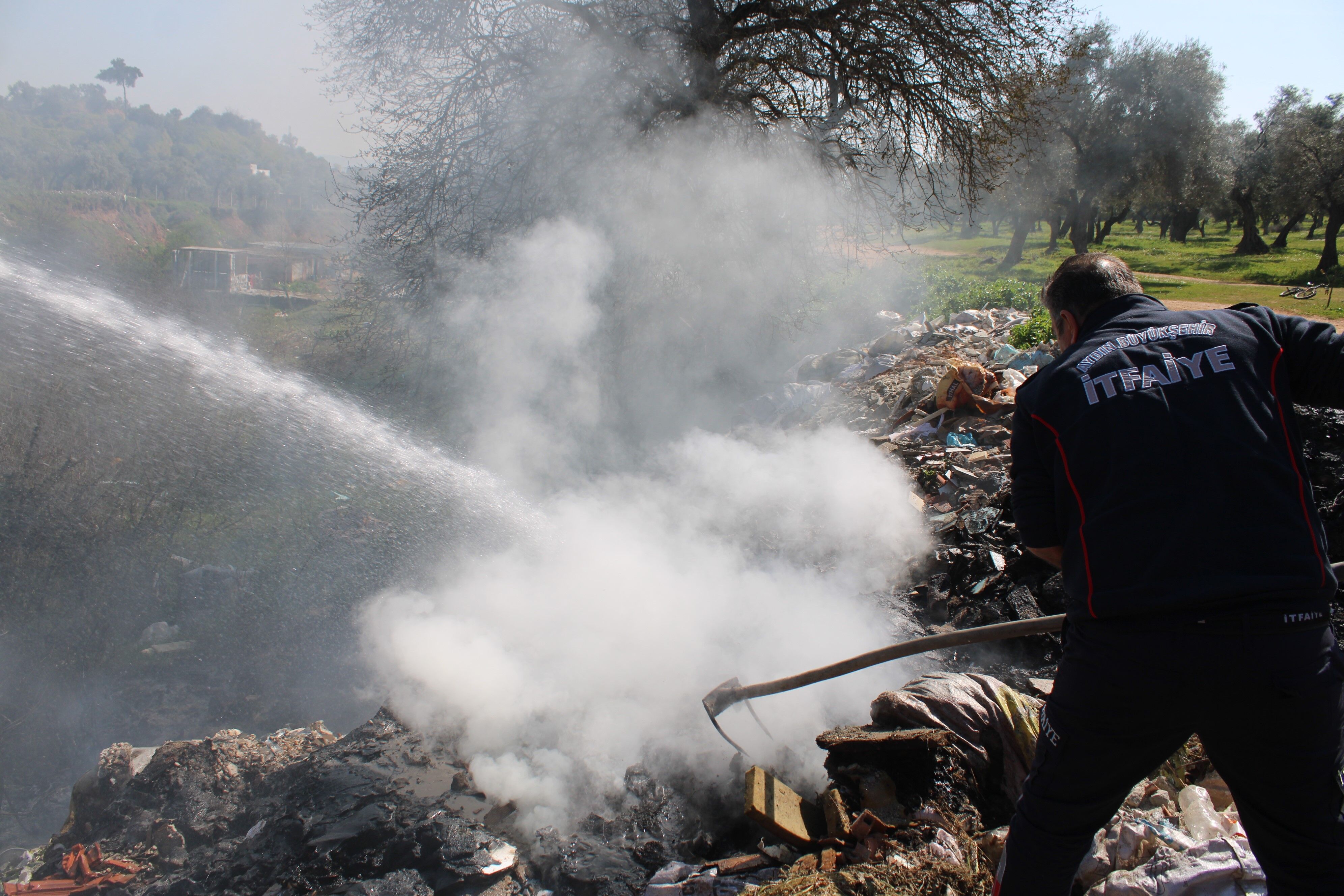 Aydın’da Çöplük Alanda Yangın Çıktı (3)