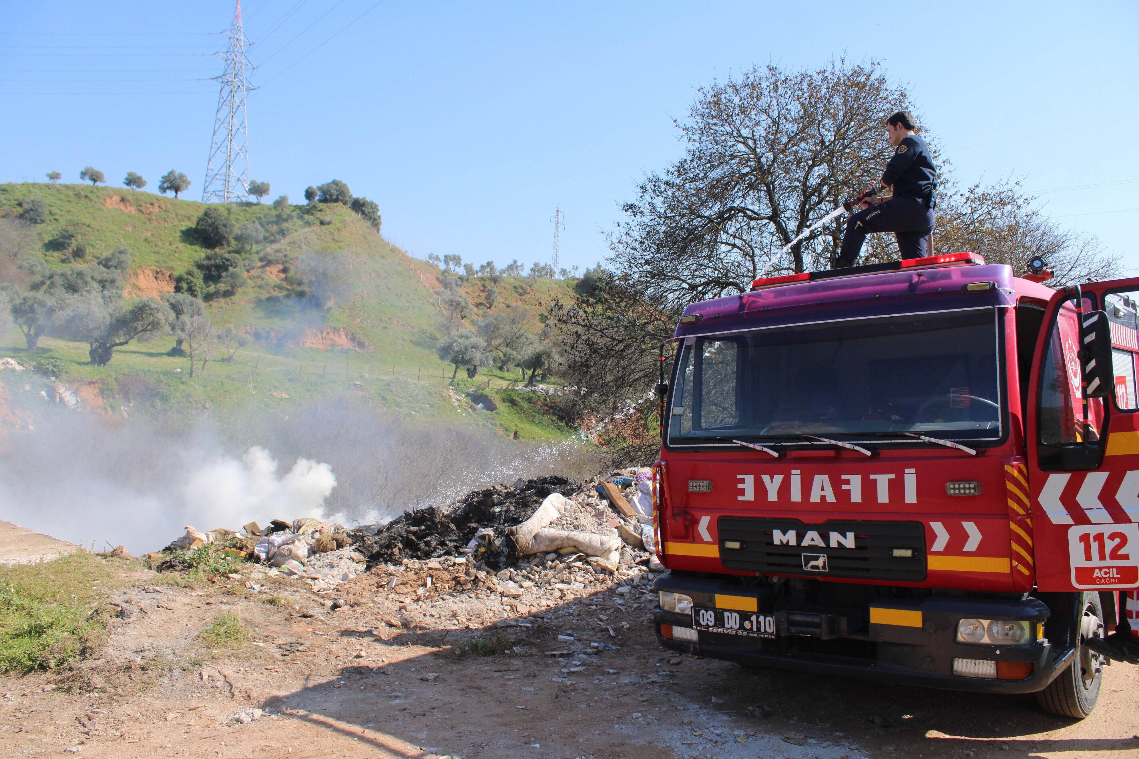 Aydın’da Çöplük Alanda Yangın Çıktı (5)