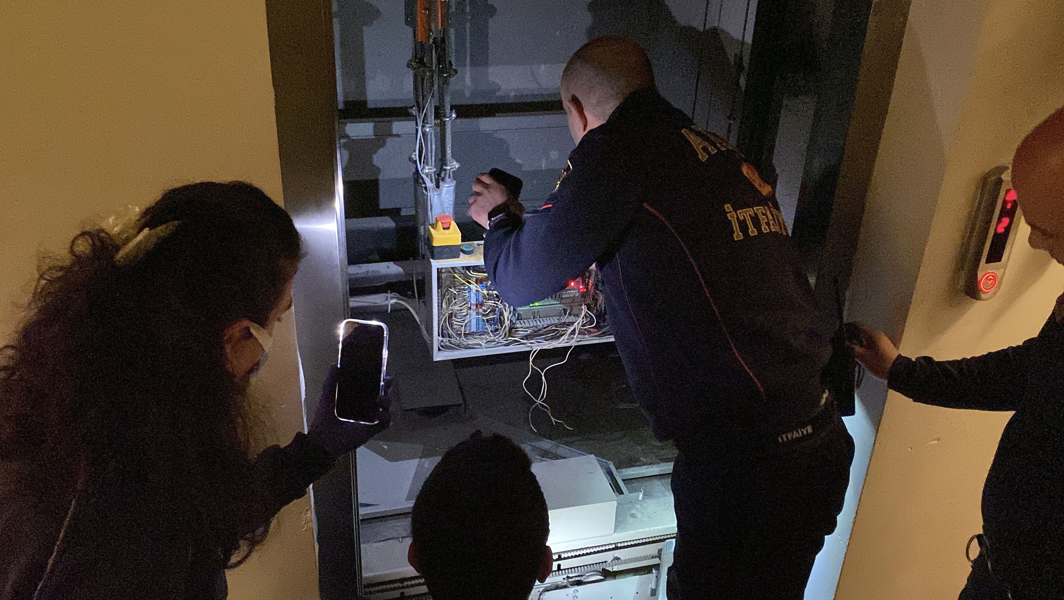 Aydın’da Ekipler Mahsur Kalanları Kurtardı (4)