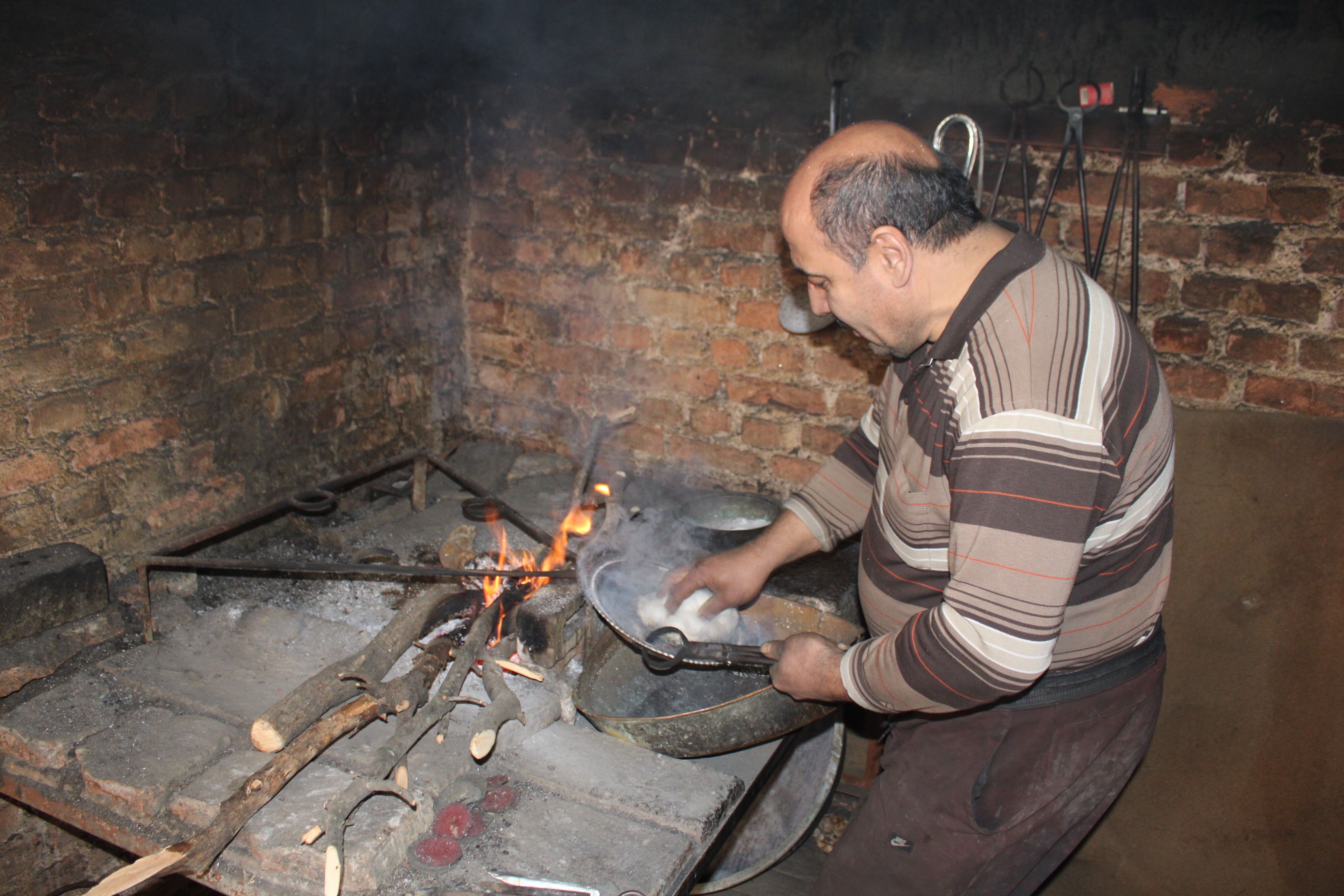 Aydın’da Yarım Asırlık Kalay Ustası Dertli (2)