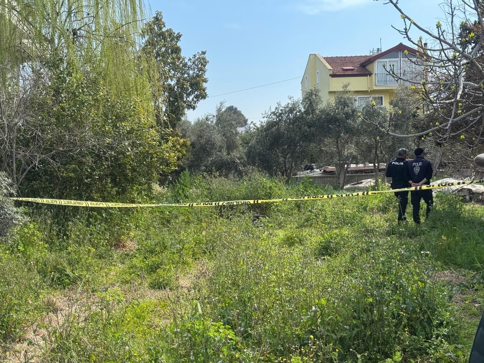 Bahçede Kadın Cesedi Bulundu (2)