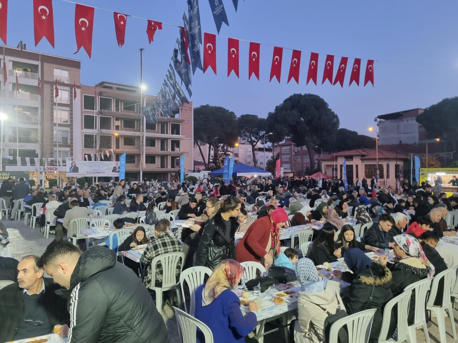 Başkan Çerçioğlu Binlerce Vatandaşı Her Gün Iftar Sofralarında Buluşturuyor (6)