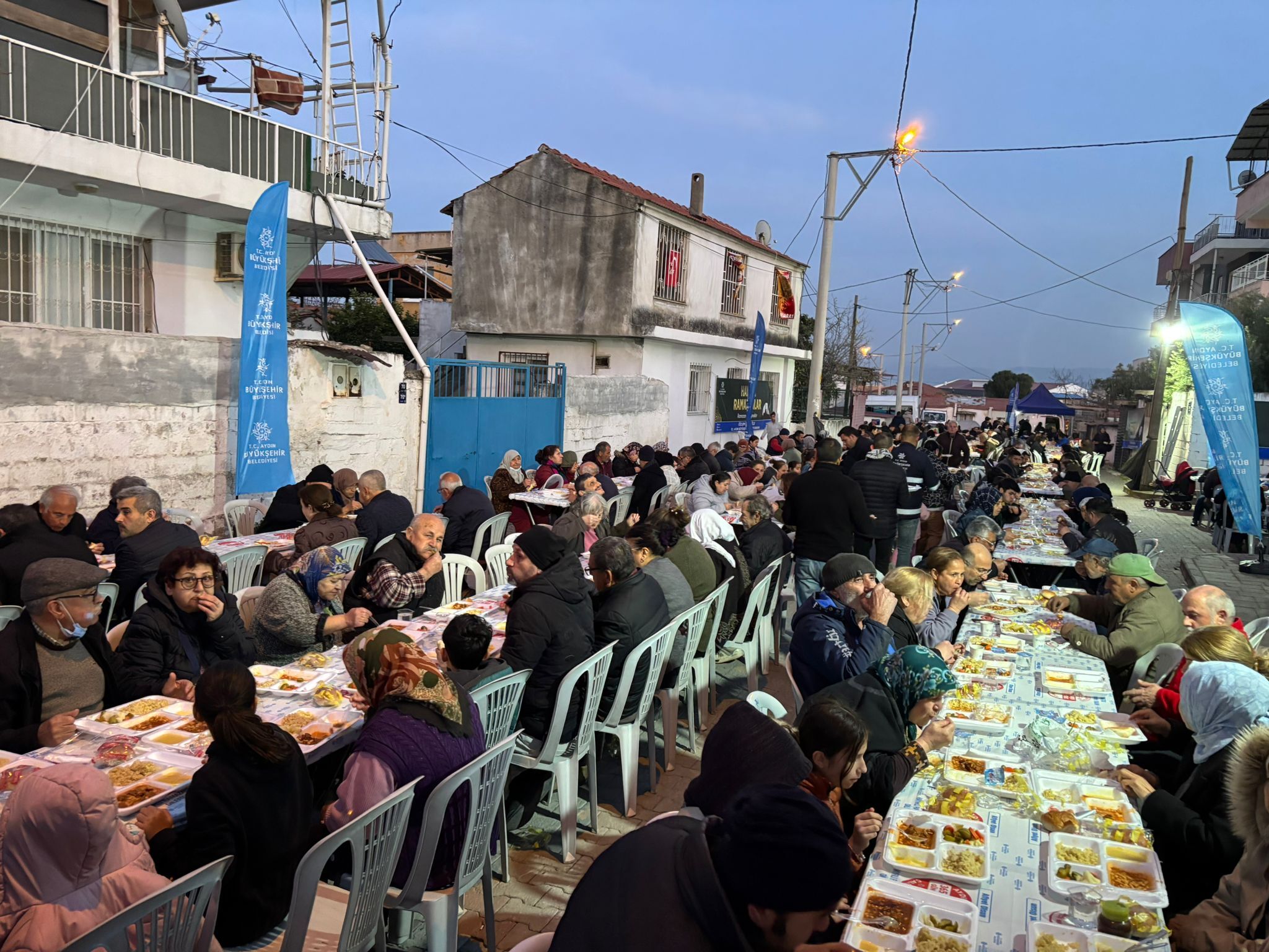 Başkan Çerçioğlu Her Gün Binlerce Vatandaşı Iftar Sofralarında Buluşturmaya Devam Ediyor (2)-1